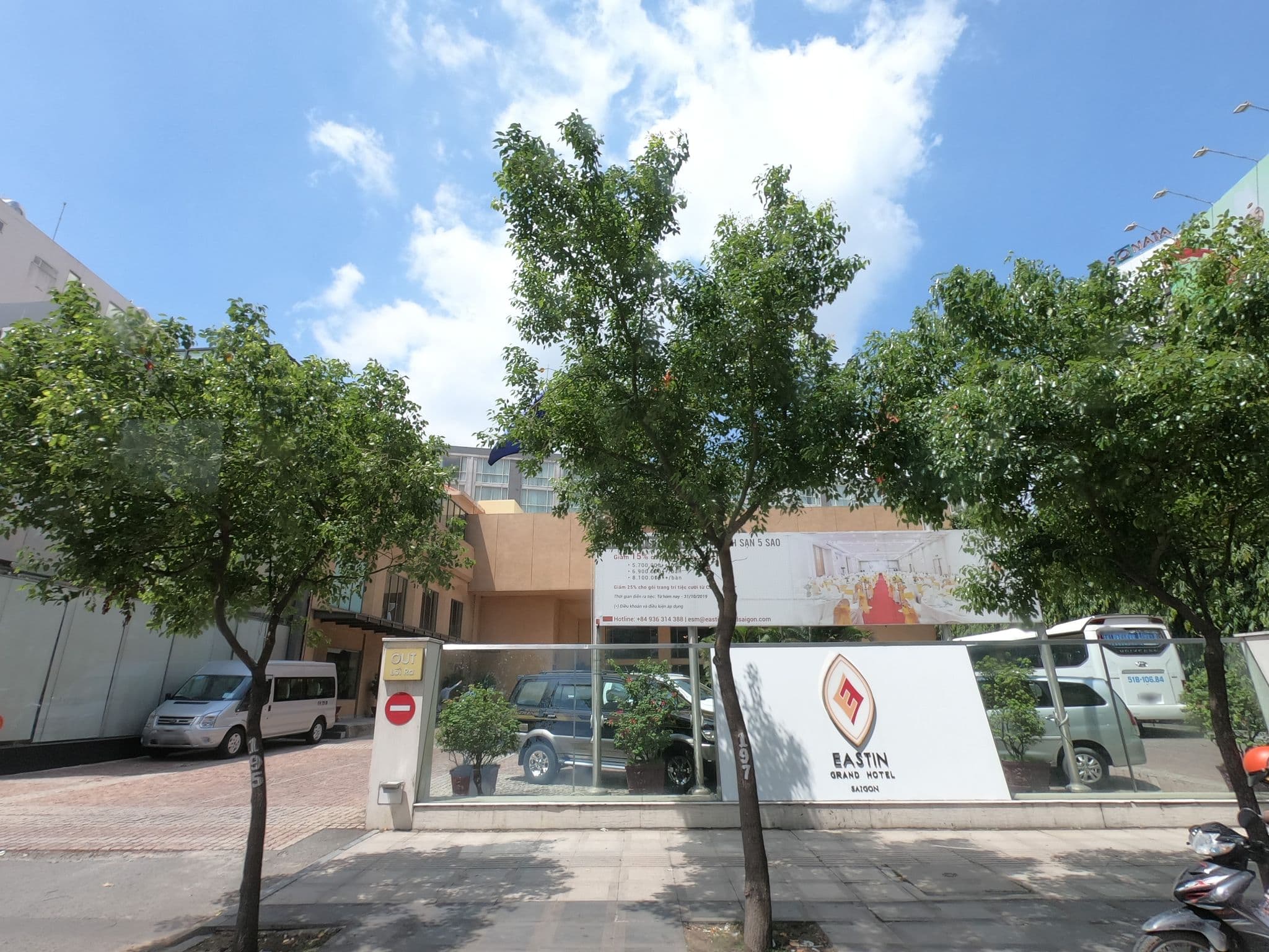 Street view near Khách Sạn Eastin Grand Sài Gòn, Tân Bình — © rsnaru (CC BY-SA · Mapillary)