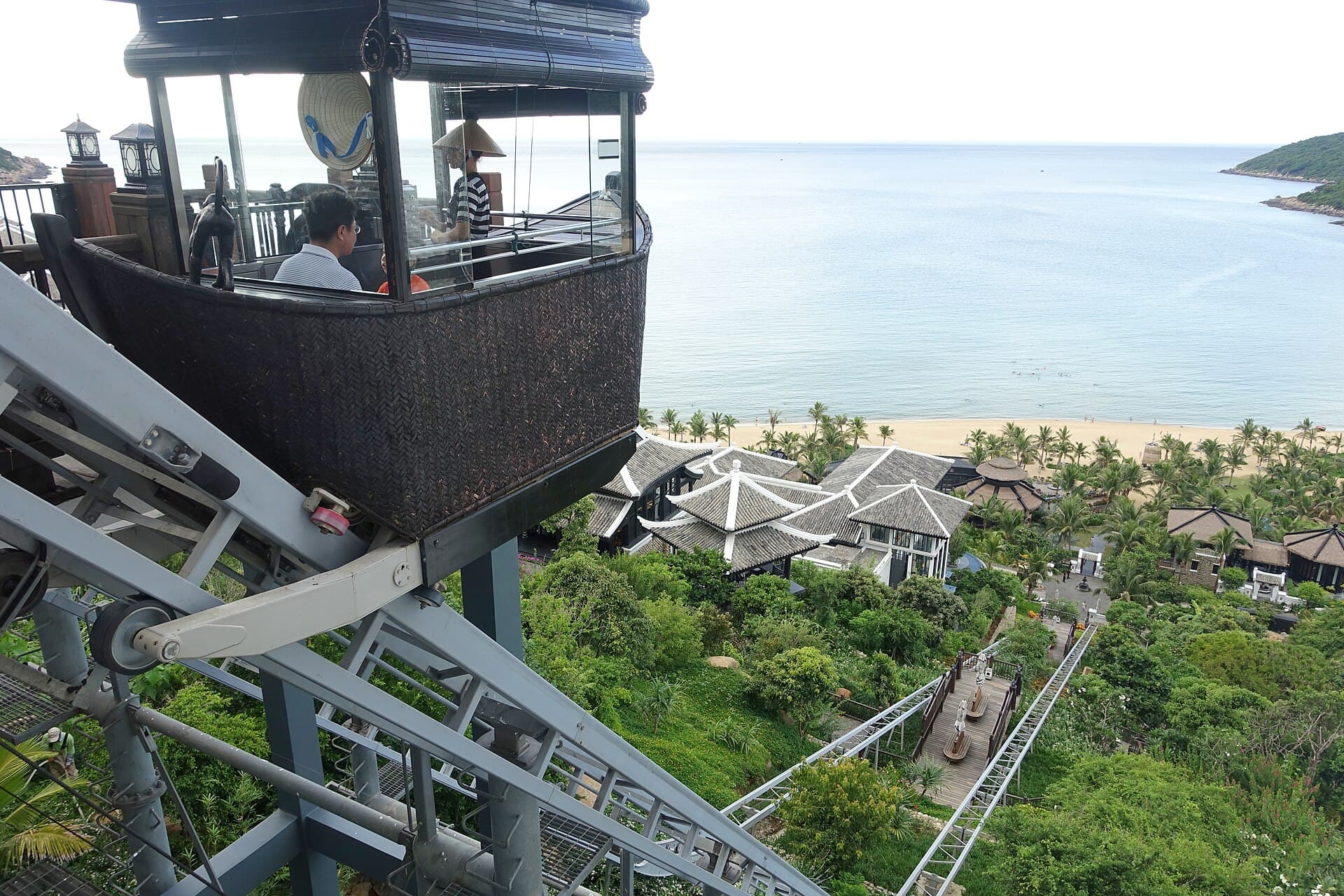 InterContinental Danang Sun Peninsula Resort (via Wikimedia Commons, CC0)