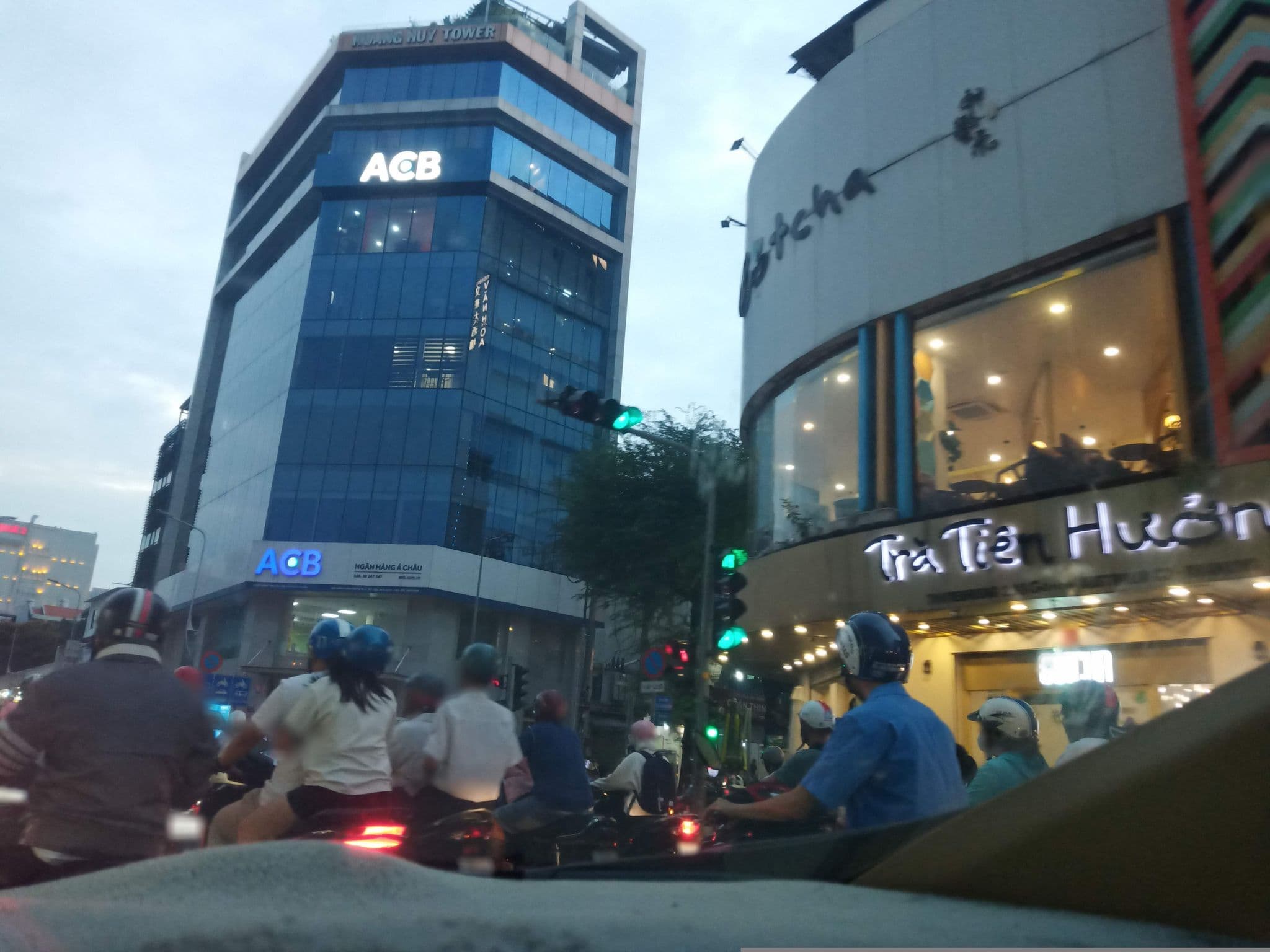 Street view near Arc en Ciel, Quận Năm — © sg_right_1 (CC BY-SA · Mapillary)