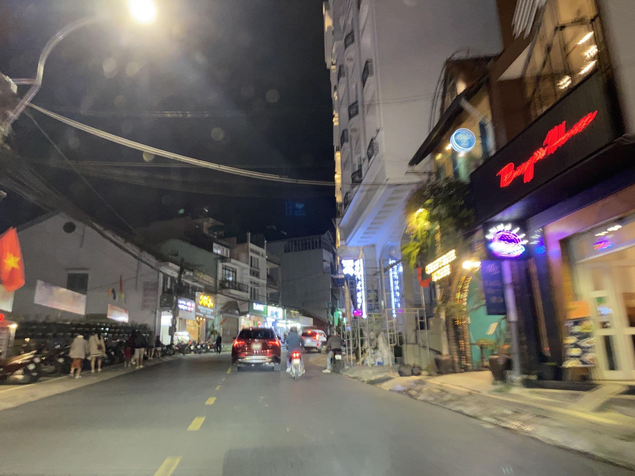 Street view near Saphir Dalat Hotel agoda, Ðà Lạt