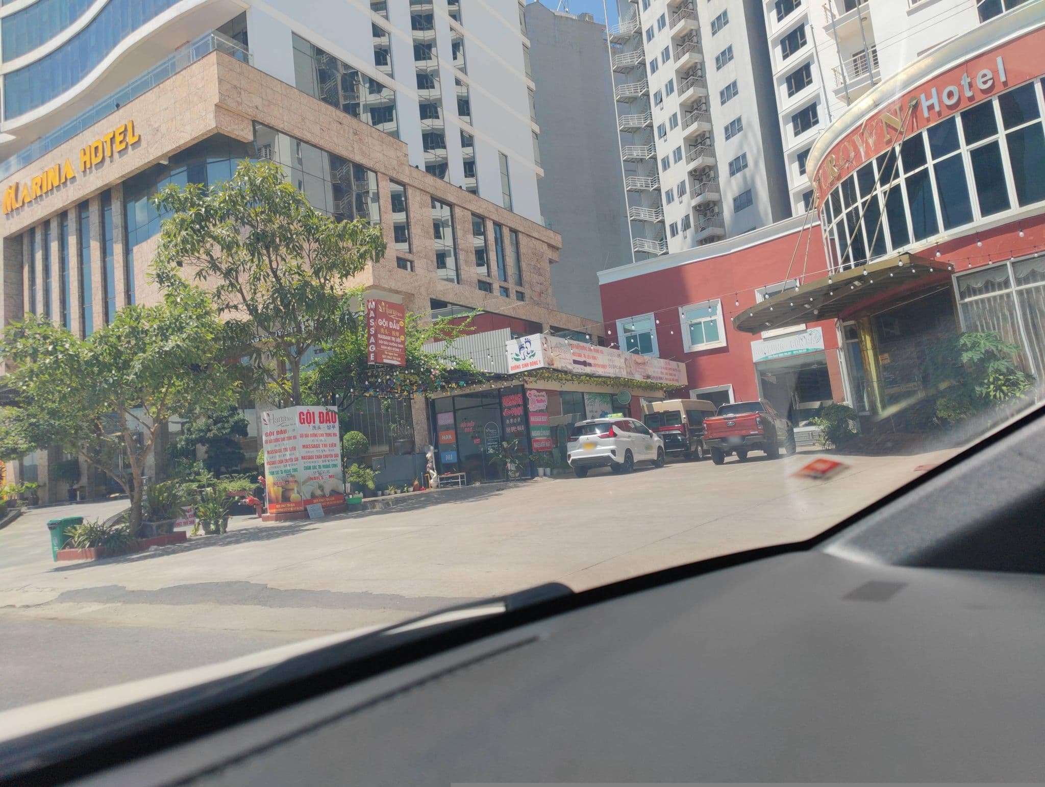 Street view near Crown Hotel, Hạ Long — © hn_right_2 (CC BY-SA · Mapillary)