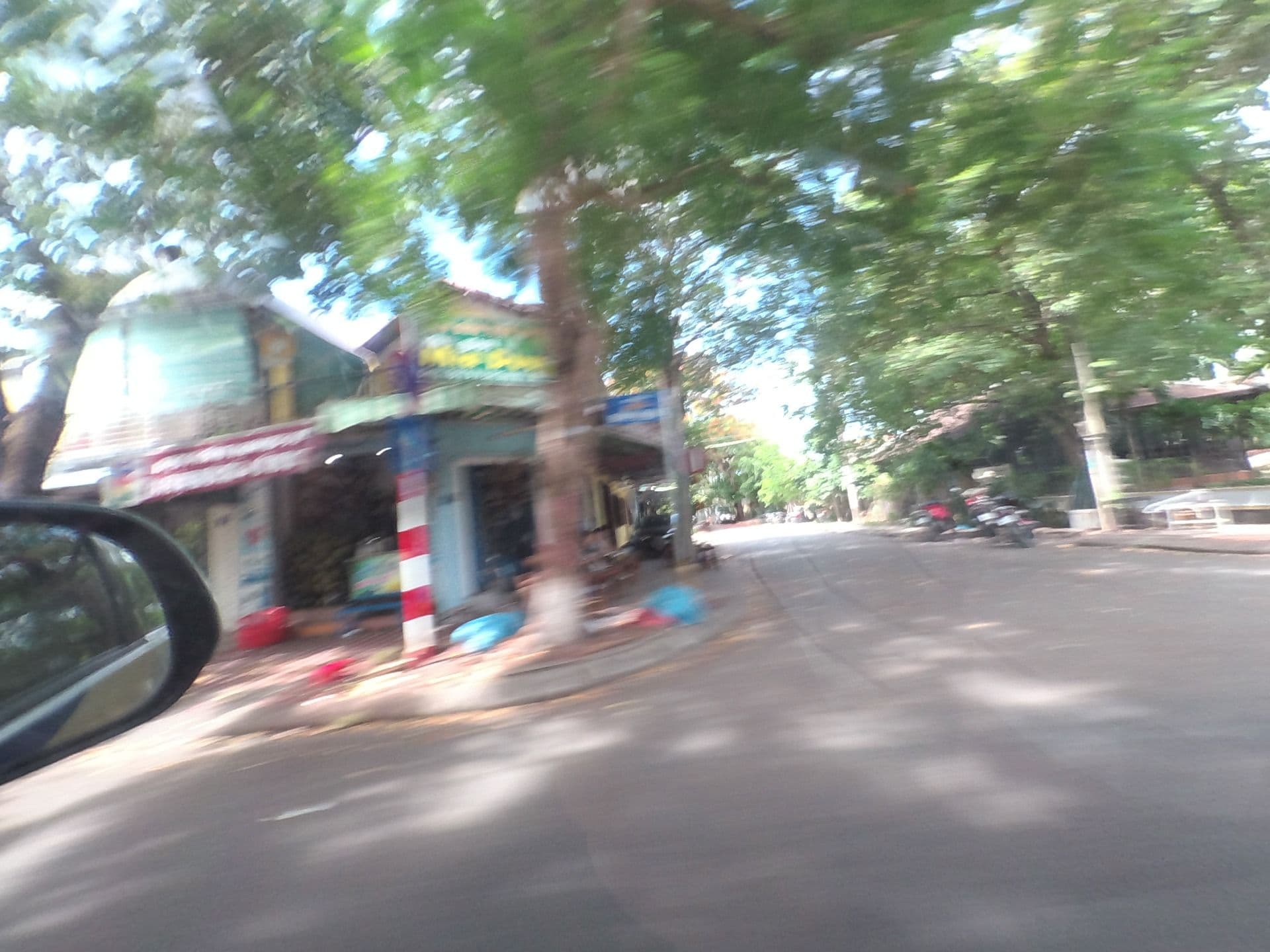 Street view near Khách sạn Thành Nội, Huế