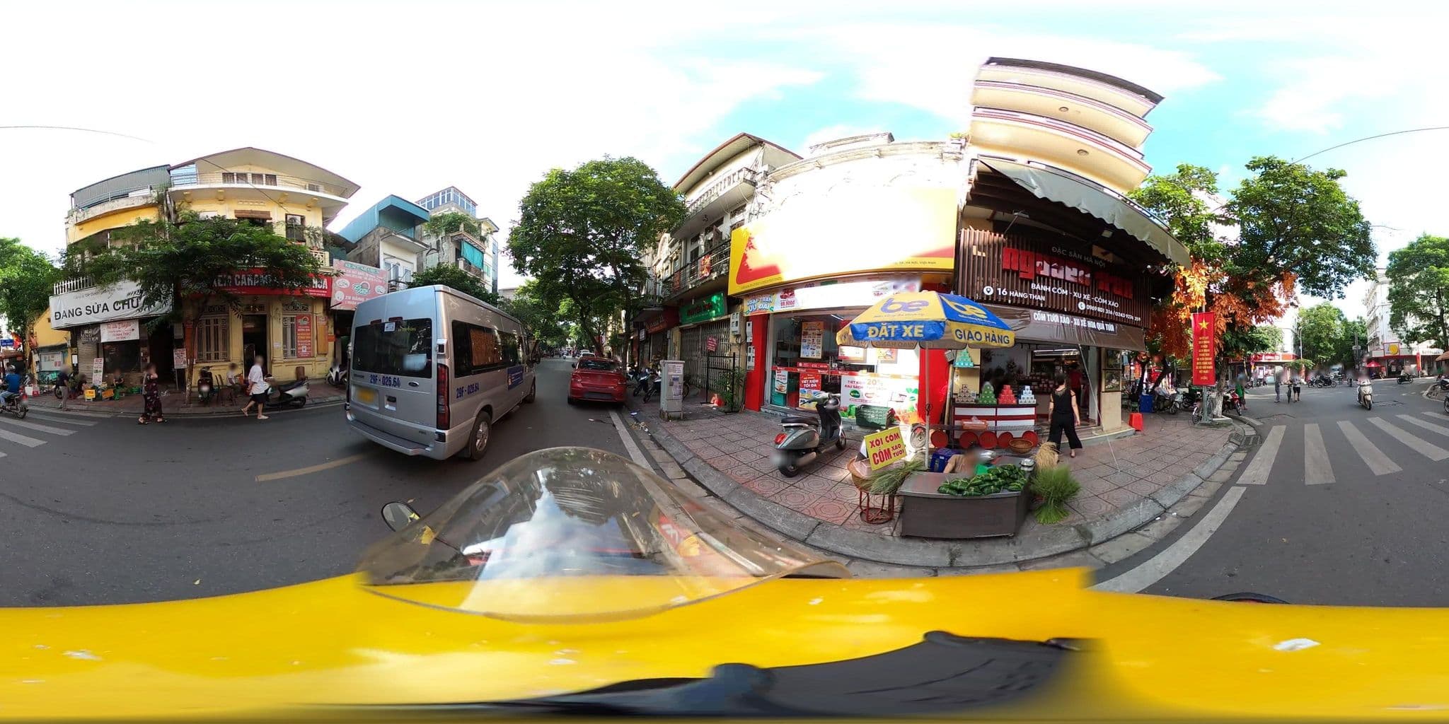 Street view near Dong Anh Hotel, Hoàn Kiếm — © bemaps_hn_kien (CC BY-SA · Mapillary)