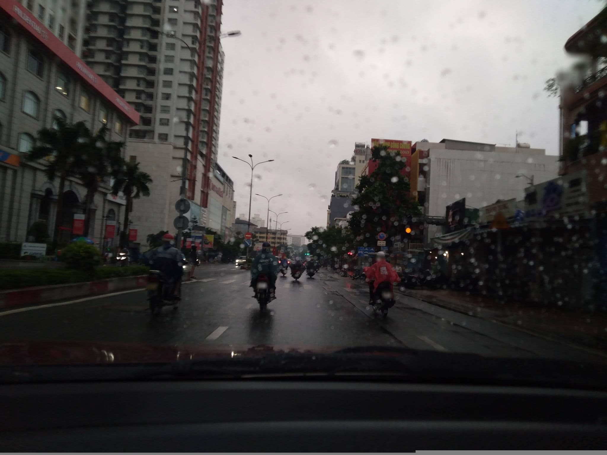 Street view near Khách Sạn An Tĩnh, Quận Mười — © sg_front_1 (CC BY-SA · Mapillary)