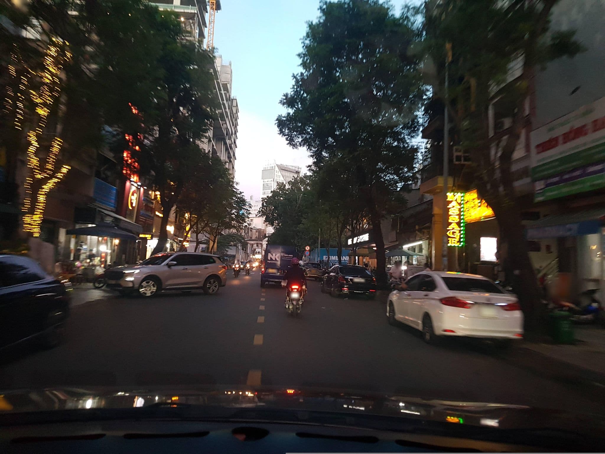 Street view near Khách sạn Lotus Central Saigon, Quận Bốn