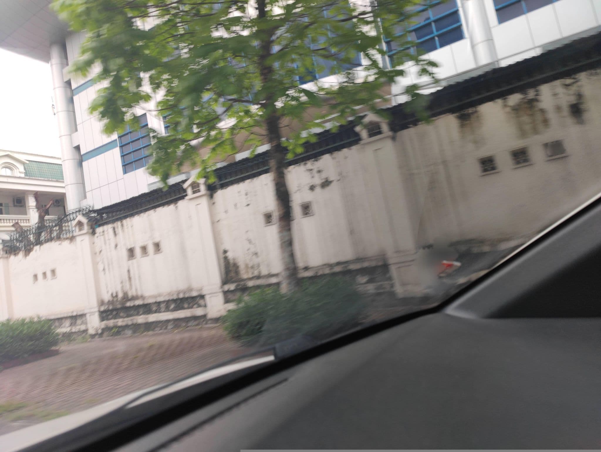 Street view near Nhà khách 99, Yên Hòa — © hn_right_2 (CC BY-SA · Mapillary)