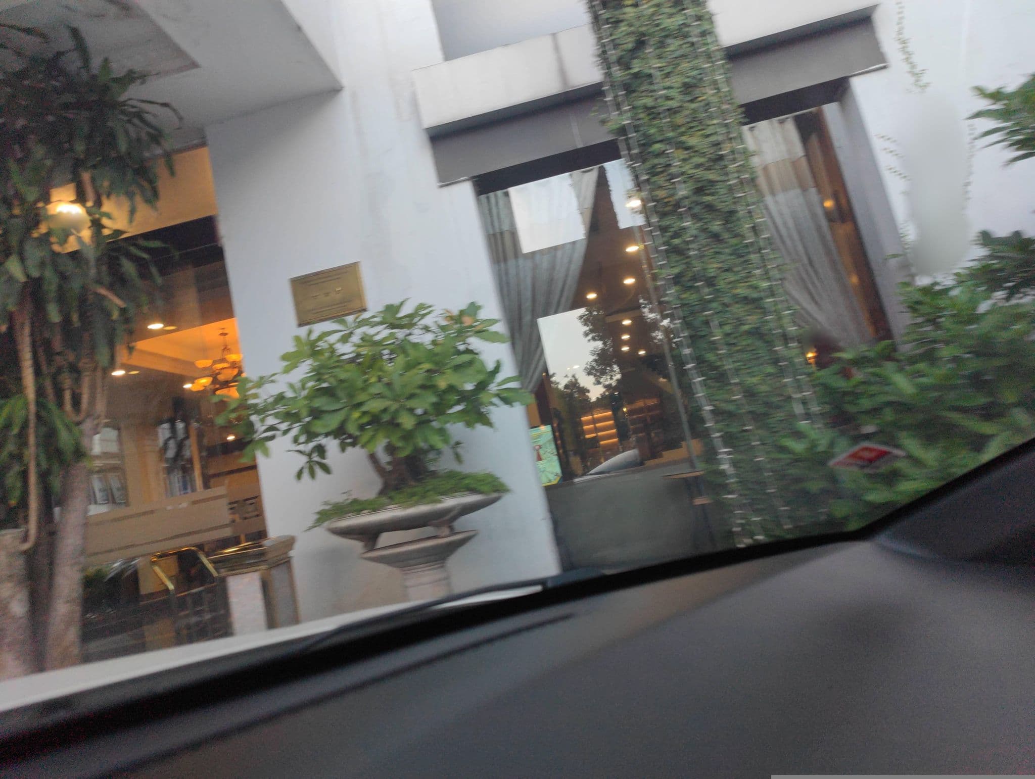 Street view near Khách sạn Công đoàn Việt Nam, Hanoi — © hn_right_2 (CC BY-SA · Mapillary)