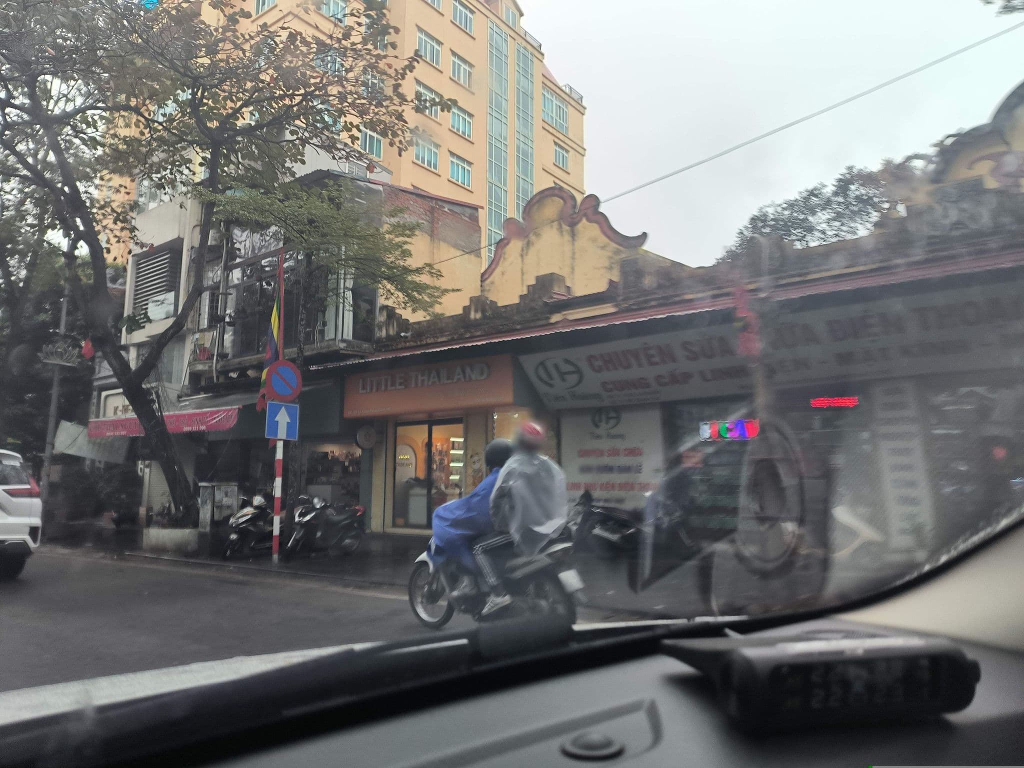 Street view near Khách sạn Mercure Hanoi La Gare, Hanoi — © hn_right_1 (CC BY-SA · Mapillary)