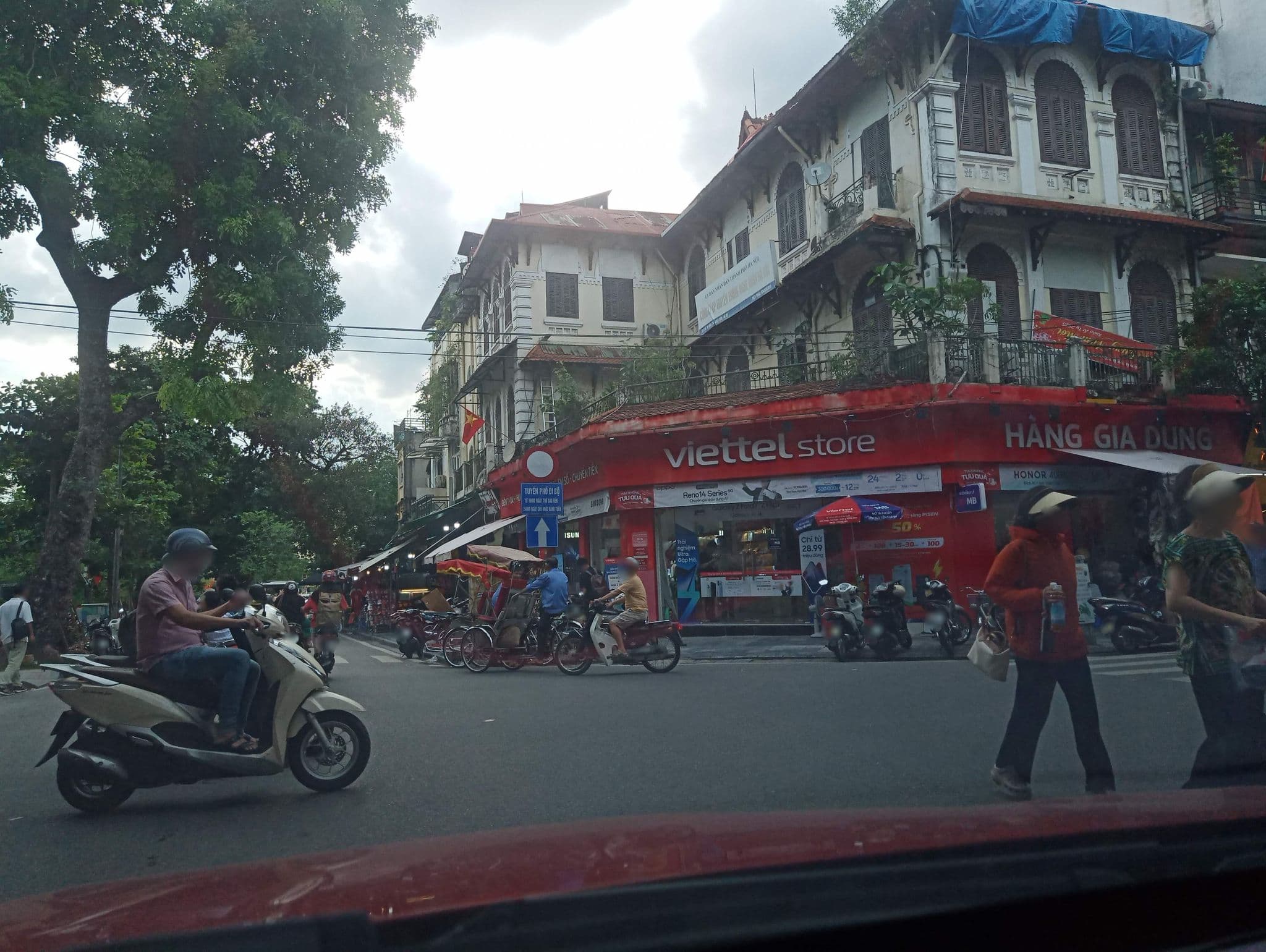 Street view near La Sinfonía del Rey Hotel & Spa, Hoàn Kiếm