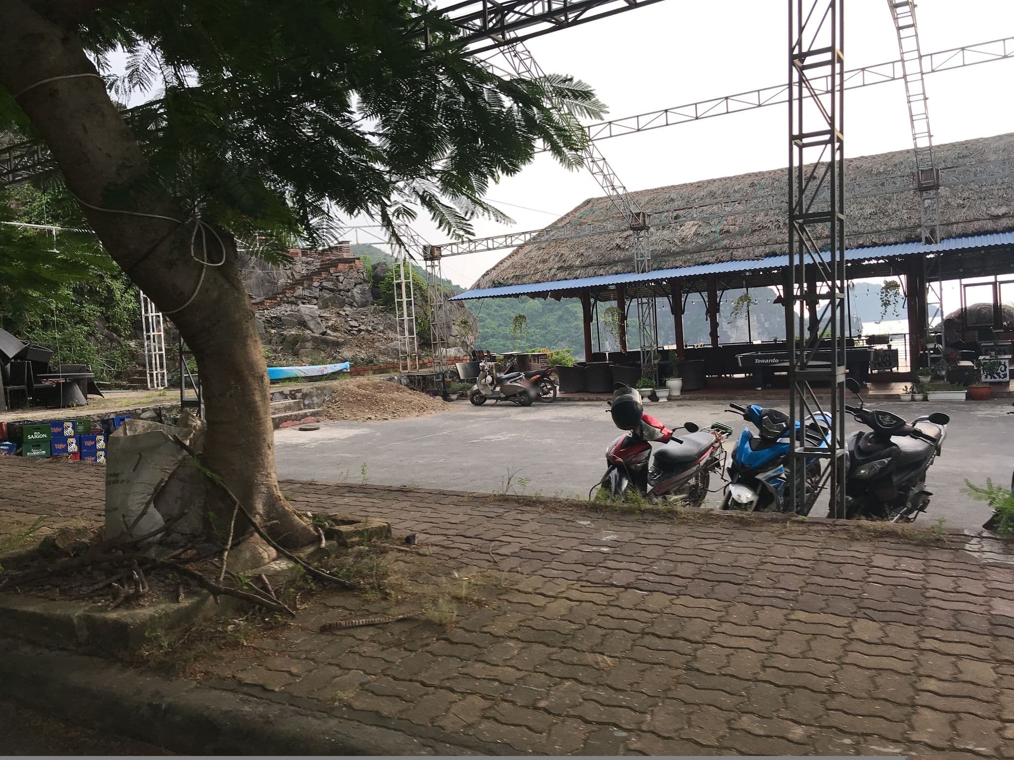 Street view near LePont Panorama Bungalows, Cát Bà — © nigelramsay (CC BY-SA · Mapillary)