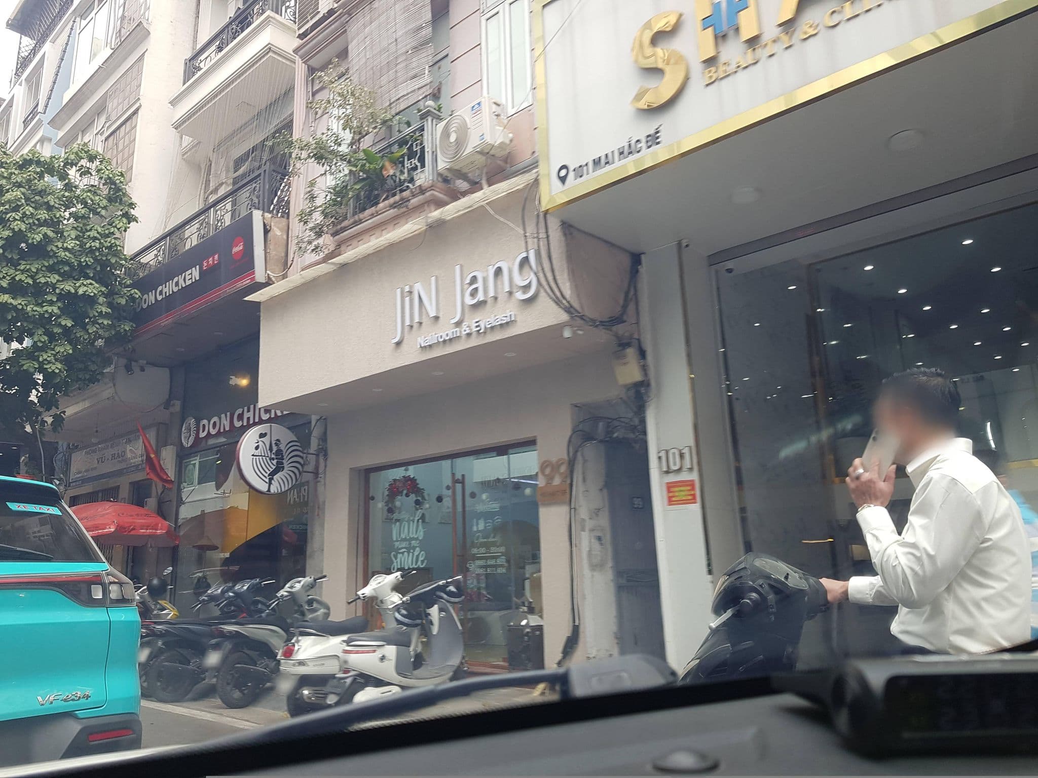 Street view near Red Building Apartment, Hai Bà Trưng — © hn_right_1 (CC BY-SA · Mapillary)