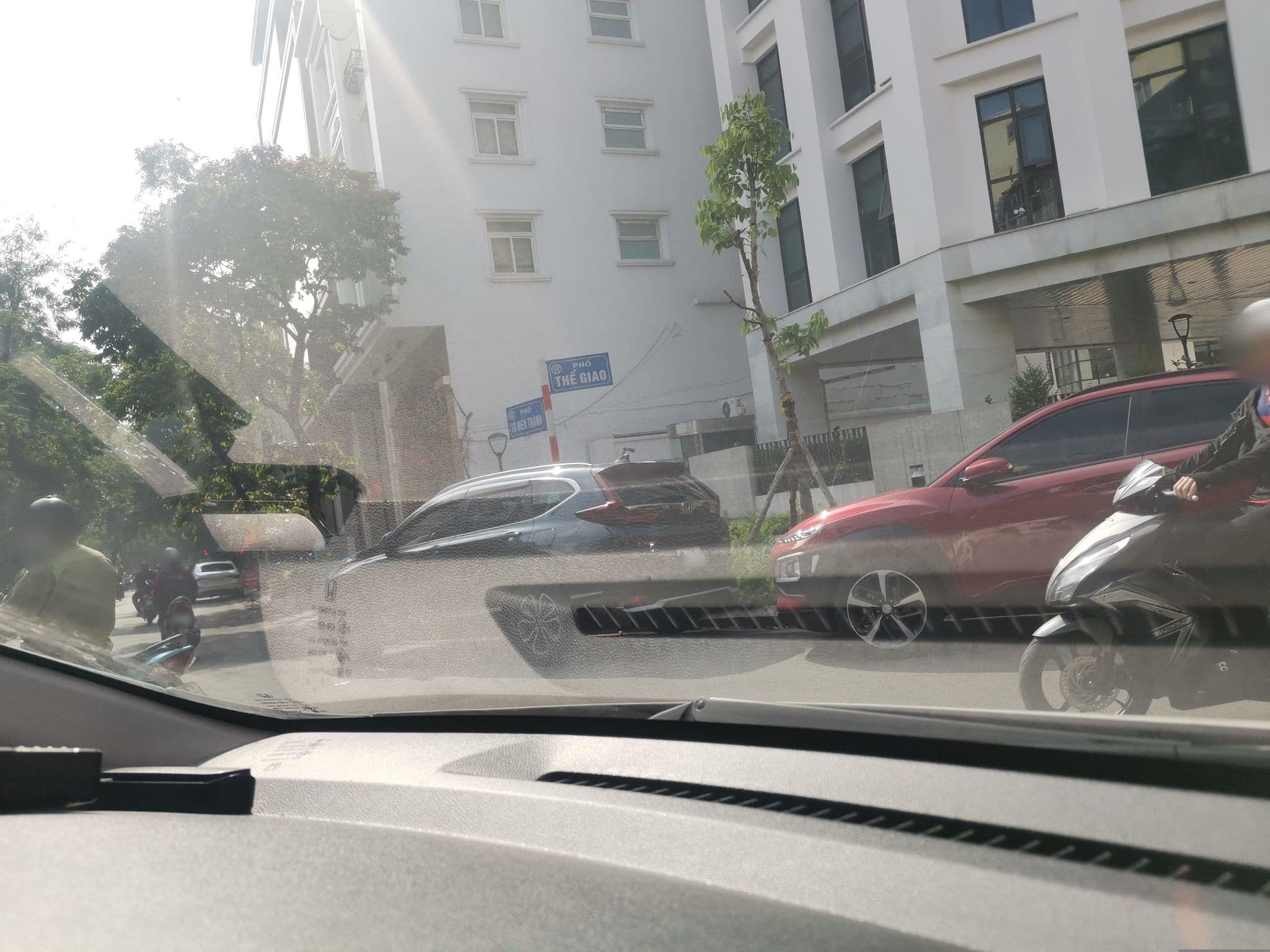 Street view near Nesta Boutique Hotel Hanoi, Hai Bà Trưng — © hn_left_2 (CC BY-SA · Mapillary)