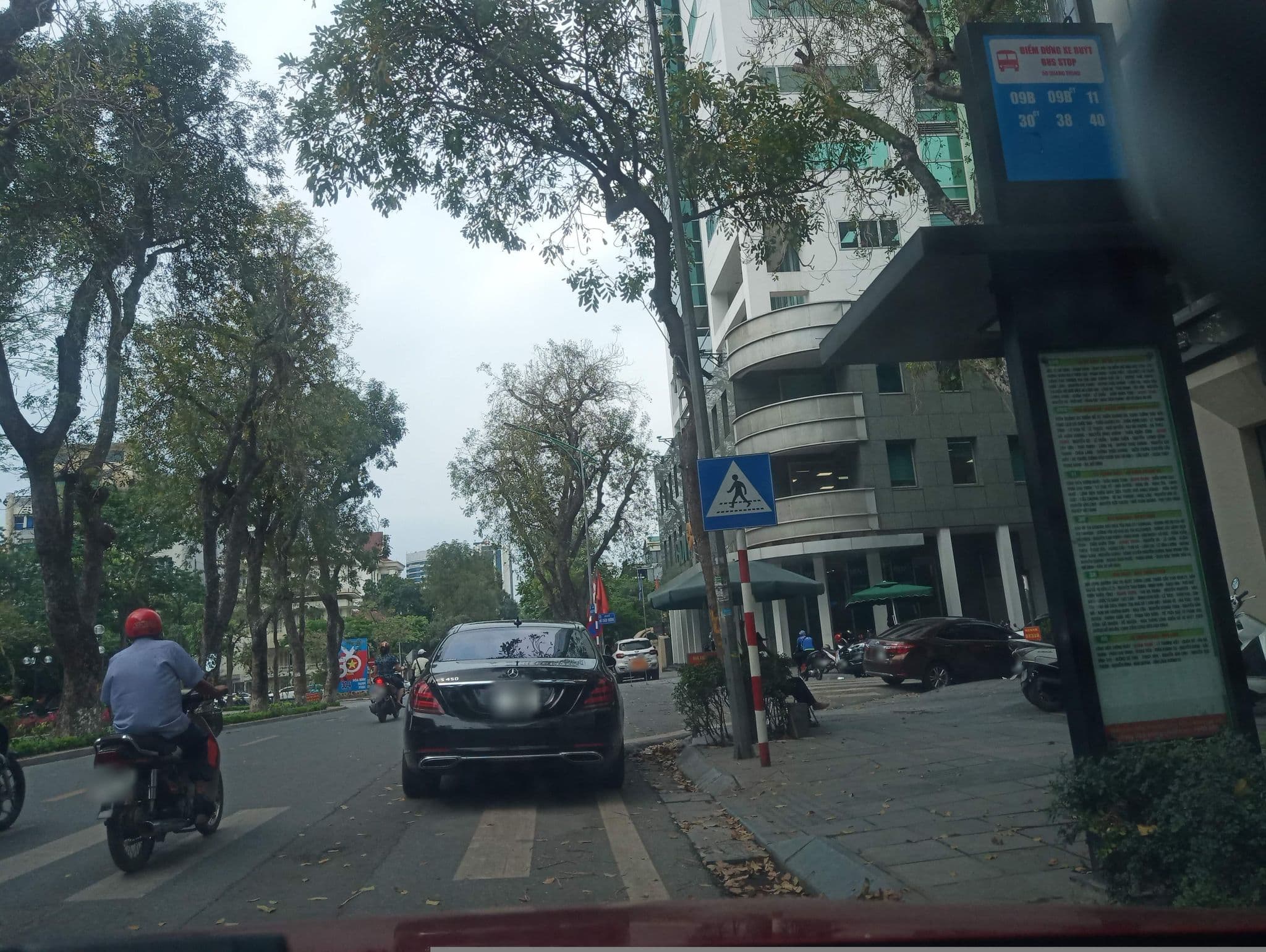 Street view near A25 Hotel, Nguyễn Du — © hn_front_1 (CC BY-SA · Mapillary)