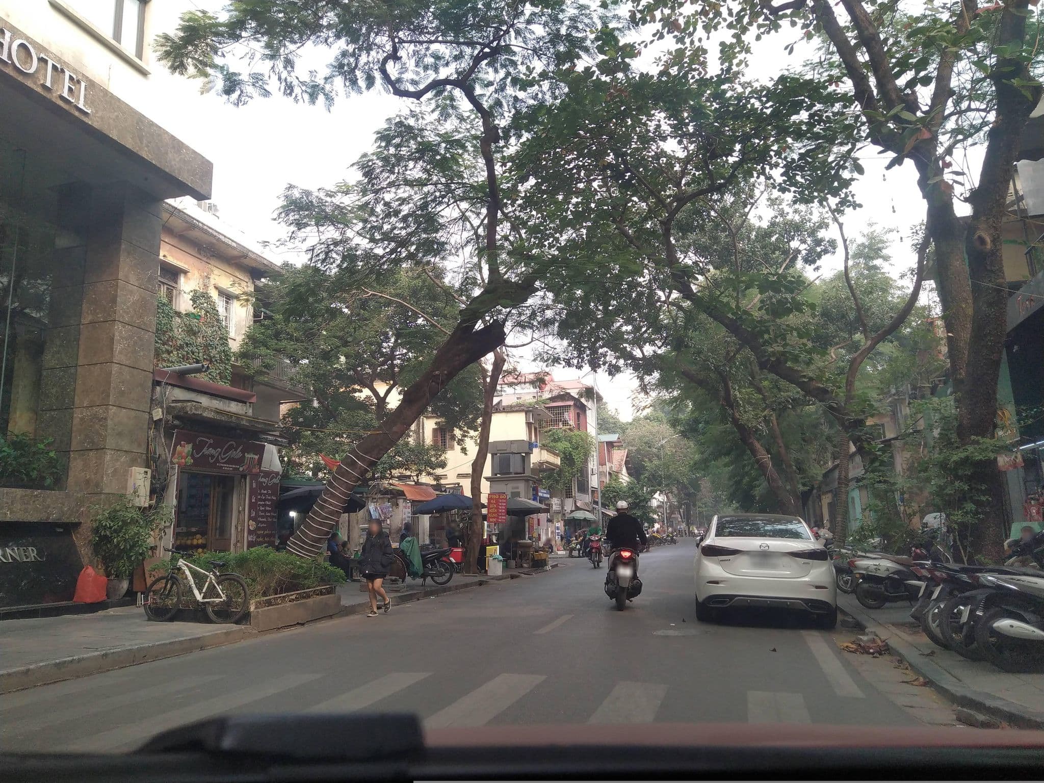 Street view near May De Ville Corner Hotel, Cửa Nam — © hn_front_1 (CC BY-SA · Mapillary)
