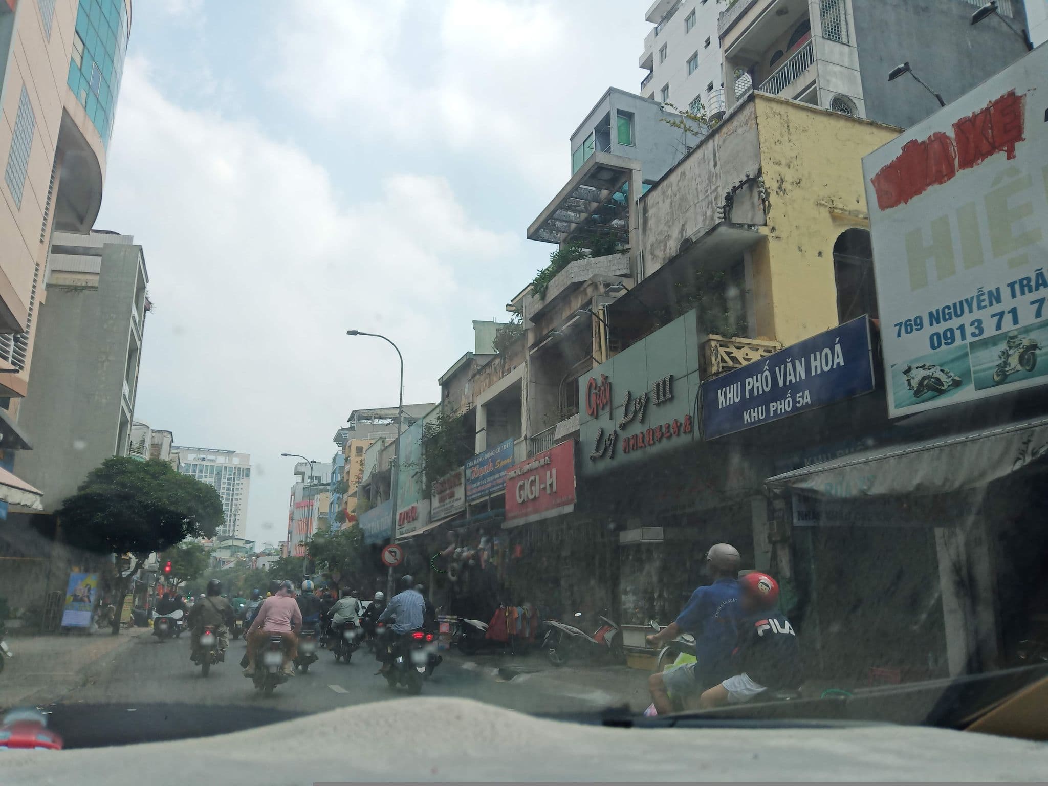 Street view near Trung Mai, Quận Năm — © sg_right_1 (CC BY-SA · Mapillary)