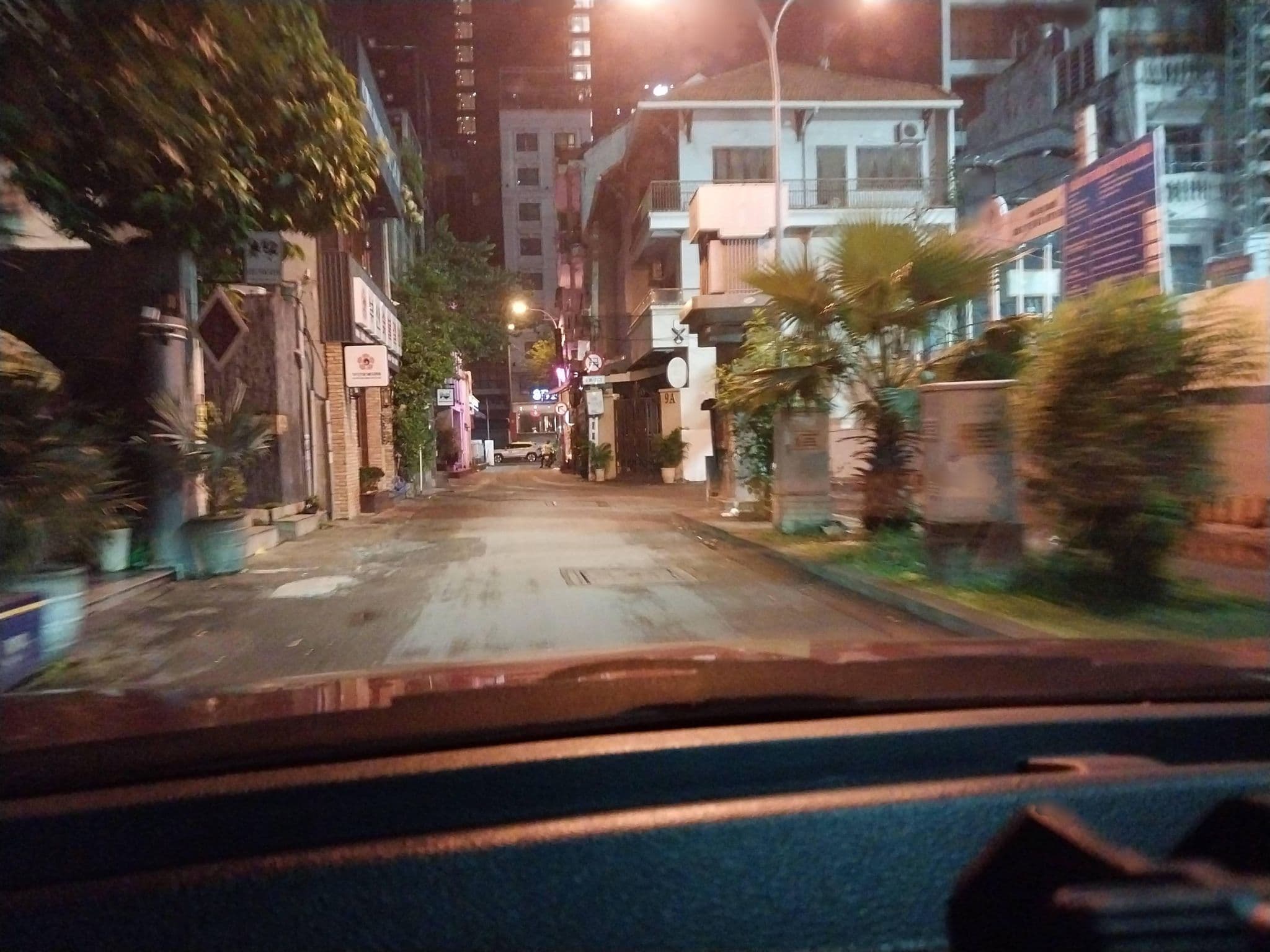 Street view near Suzu Saigon Hotel, Quận Bốn