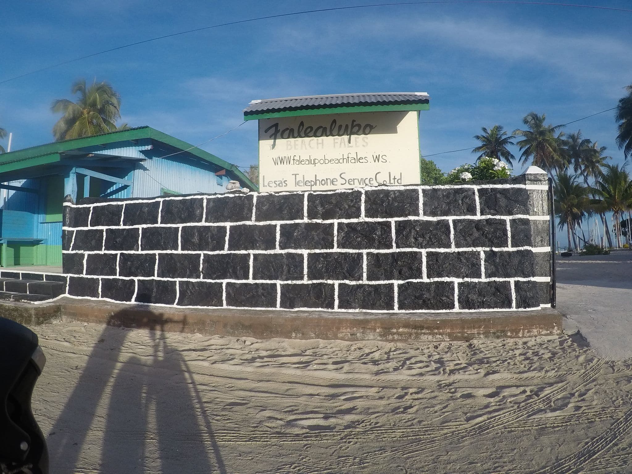 Street view near Falealupo Beach Fales, Asau — © nickovalentino (CC BY-SA · Mapillary)