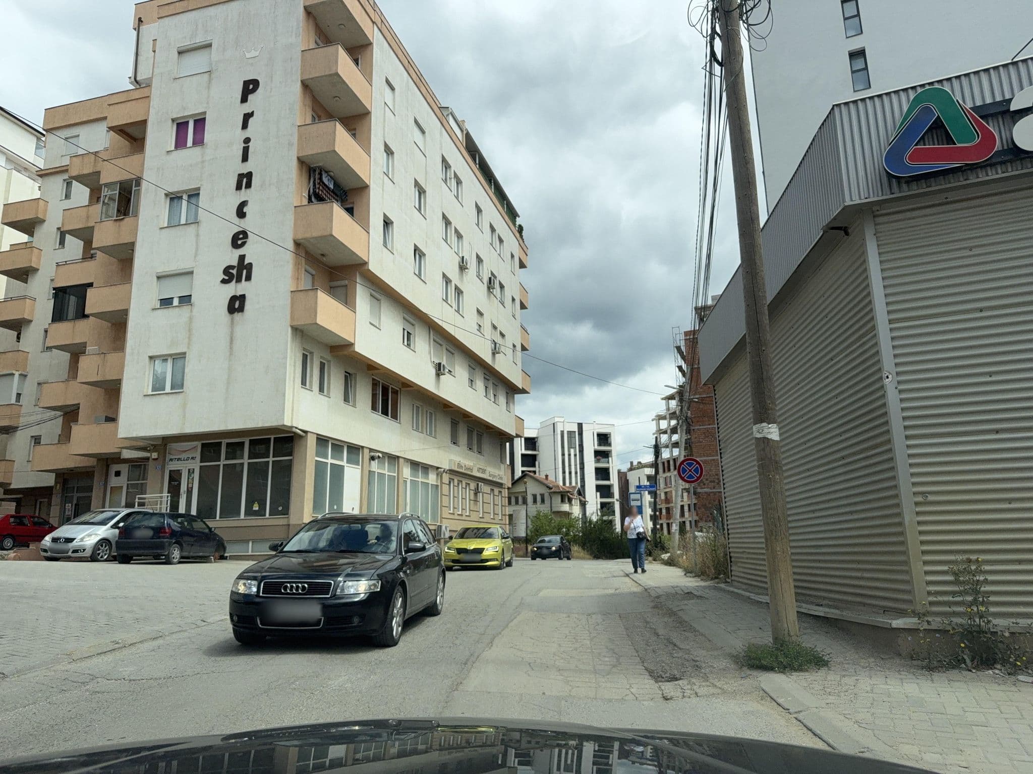 Street view near Objekti banesor "Princesha", Pristina
