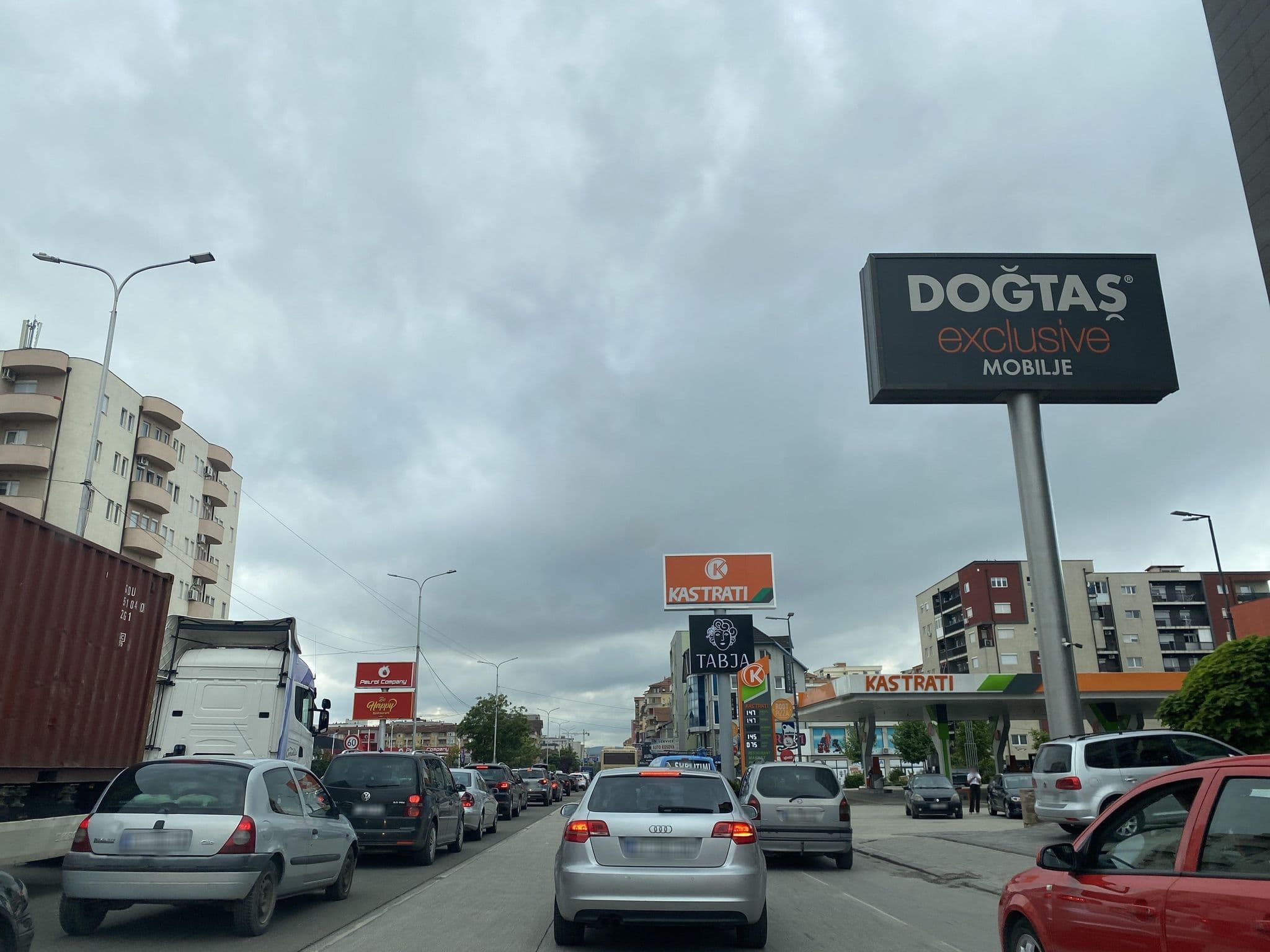 Street view near Semitronix Hotel Prishtina, Kosovo Polje — © skromalee (CC BY-SA · Mapillary)