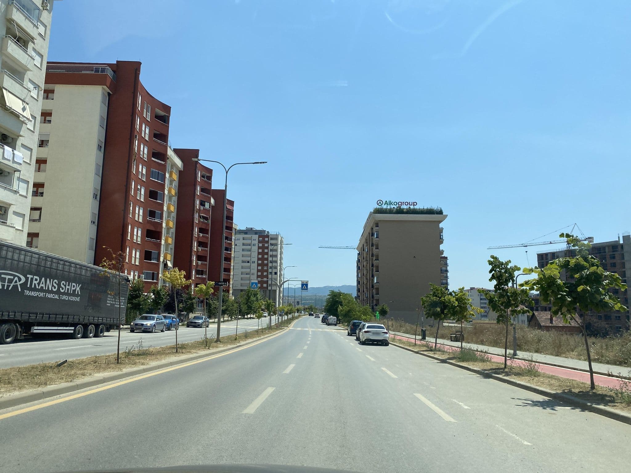 Street view near Tregtia 2, Pristina