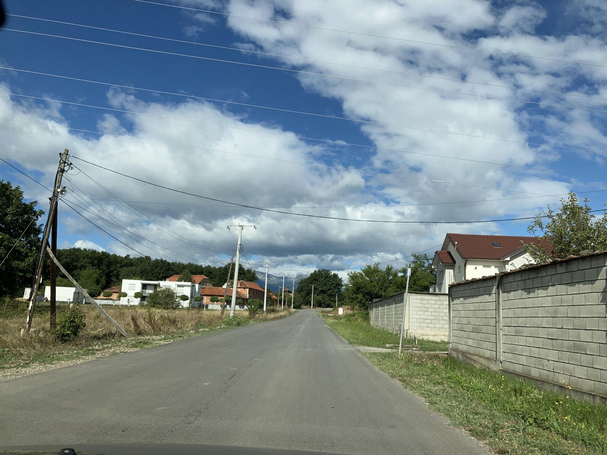 Street view near liqeni radoniqit, Gjakovë — © ardob11 (CC BY-SA · Mapillary)