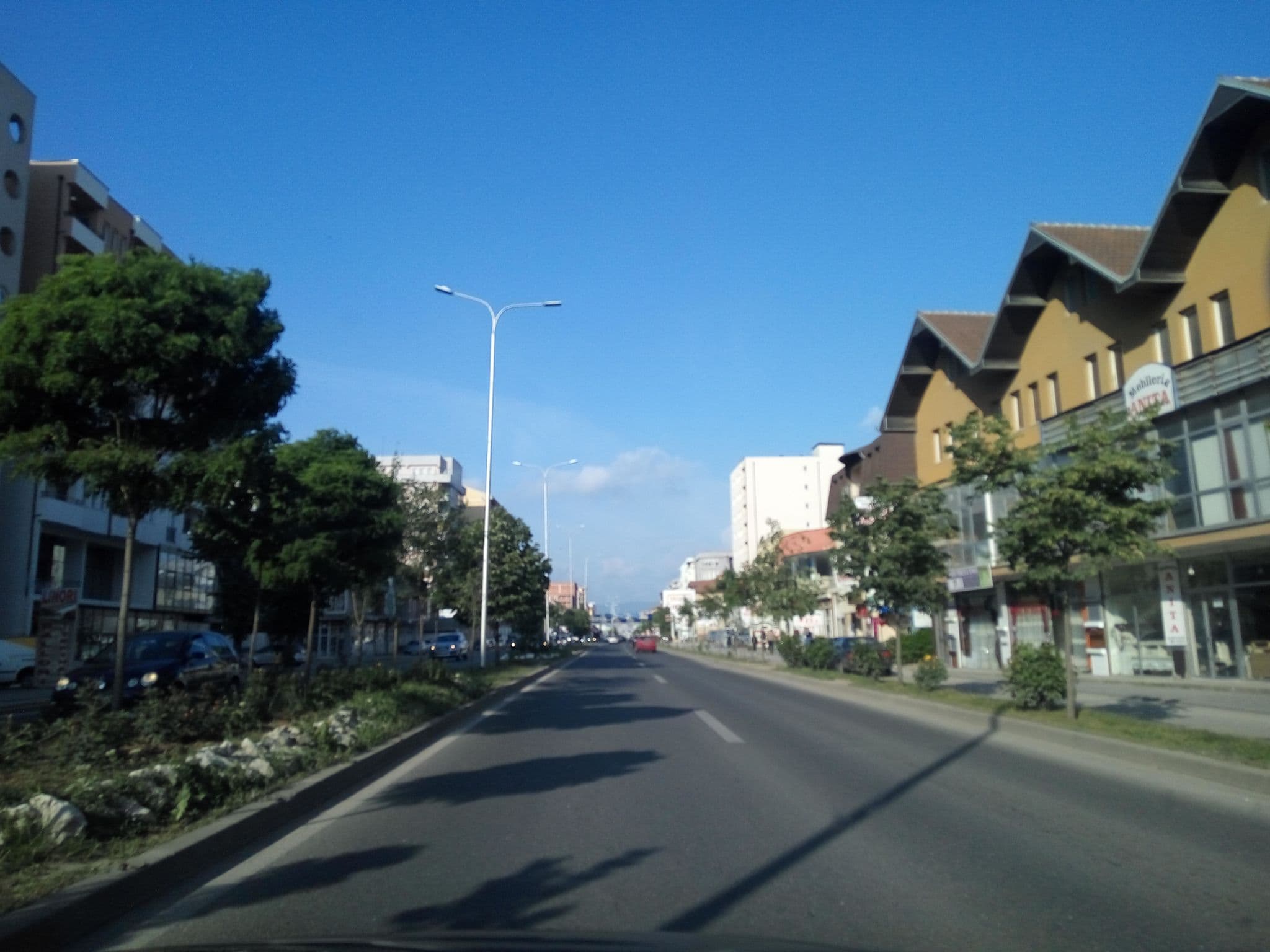 Street view near Hotel Sonoma, Kosovo Polje — © ardob11 (CC BY-SA · Mapillary)