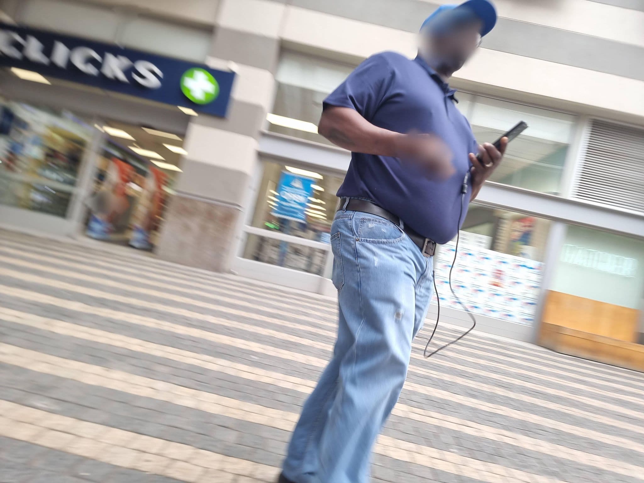 Street view near Holiday Inn, Johannesburg — © mapfool (CC BY-SA · Mapillary)