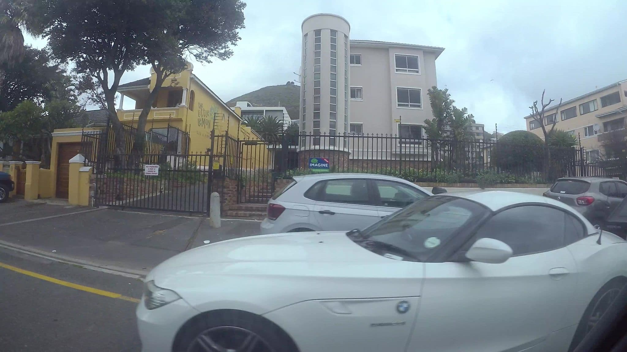Street view near The Little Lemon, Cape Town