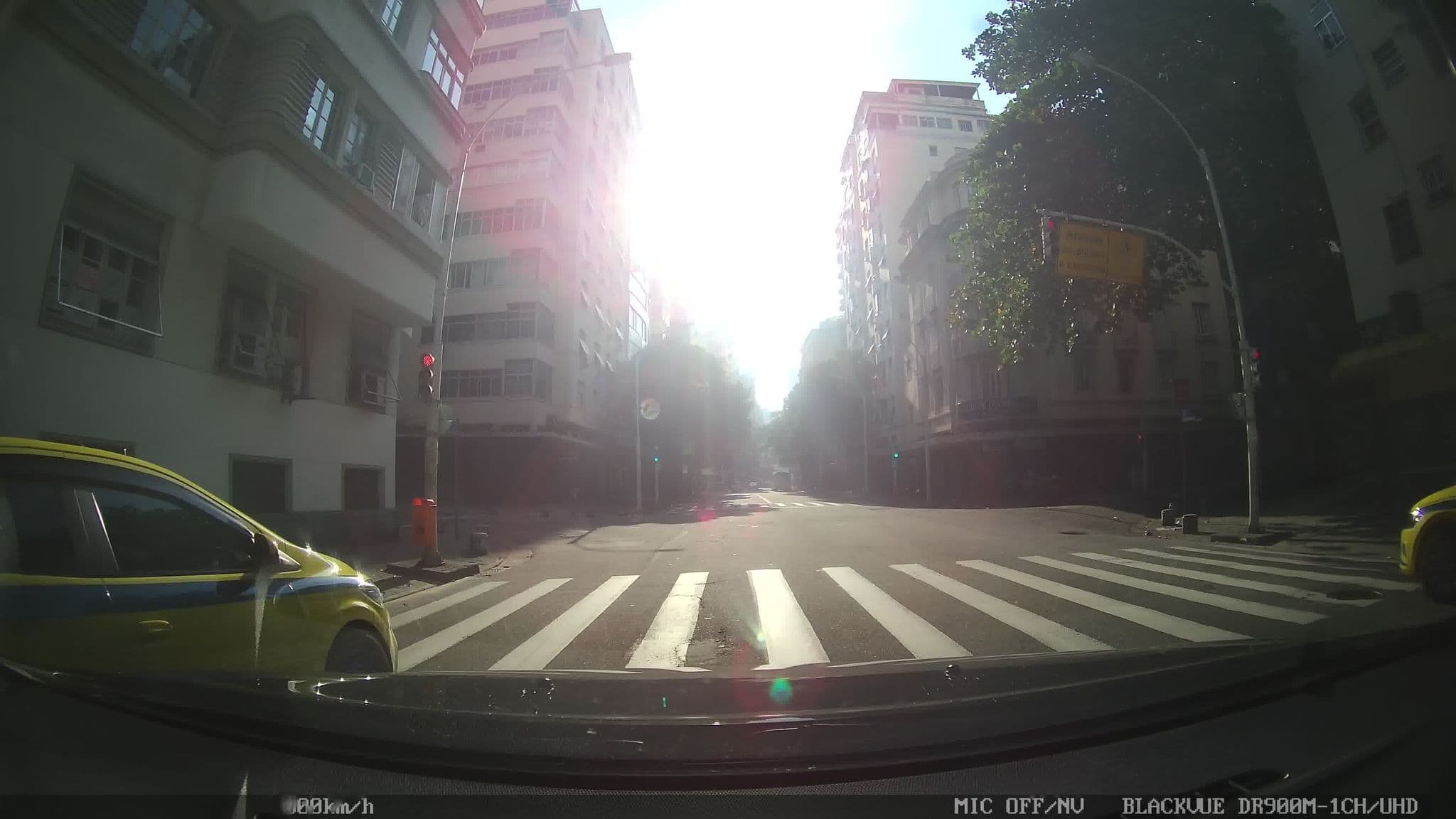 Street view near Real Palace Hotel, Copacabana — © kaart_2 (CC BY-SA · Mapillary)