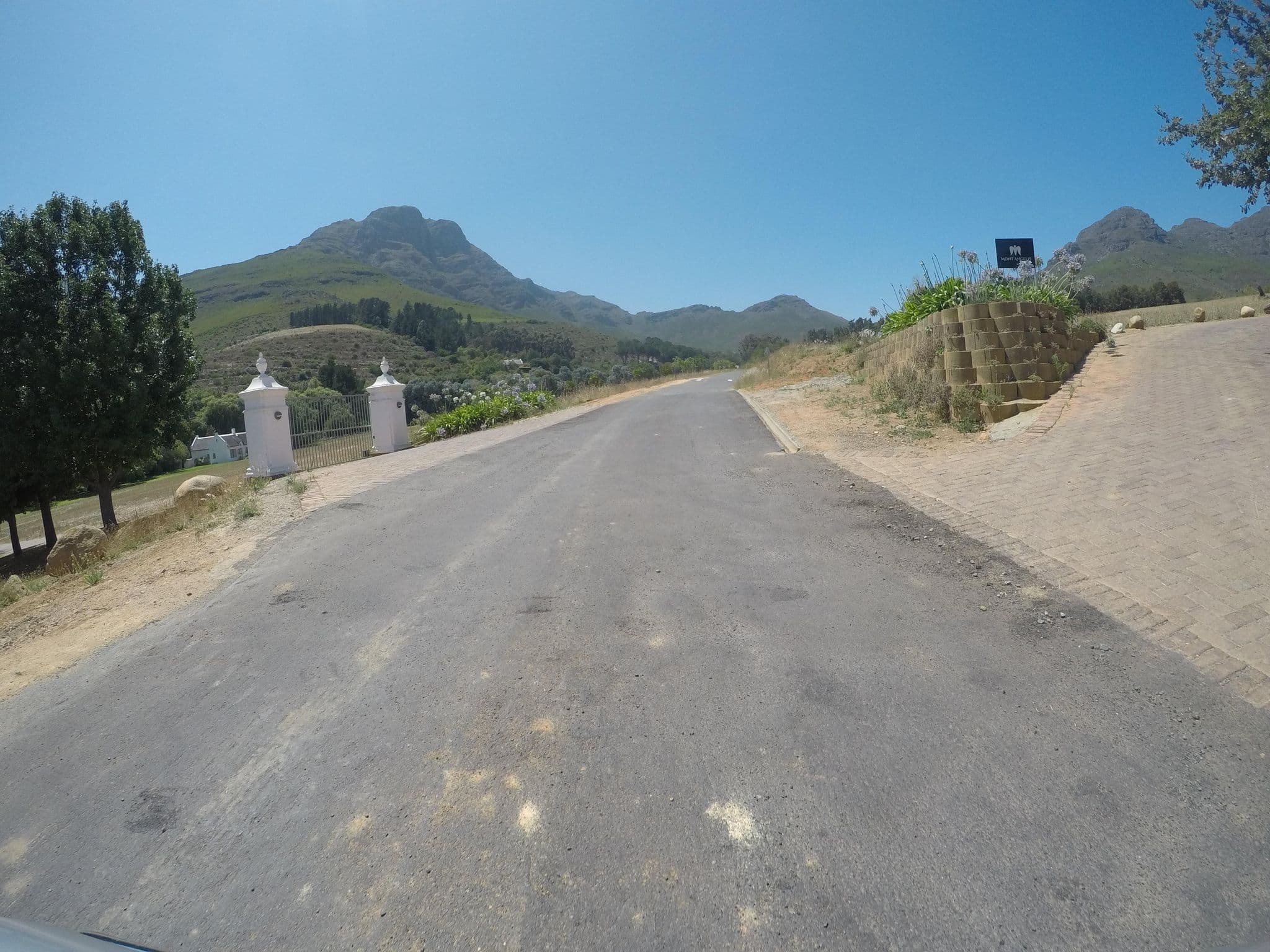 Street view near Mont Angelis Cottages, Stellenbosch — © bergie (CC BY-SA · Mapillary)