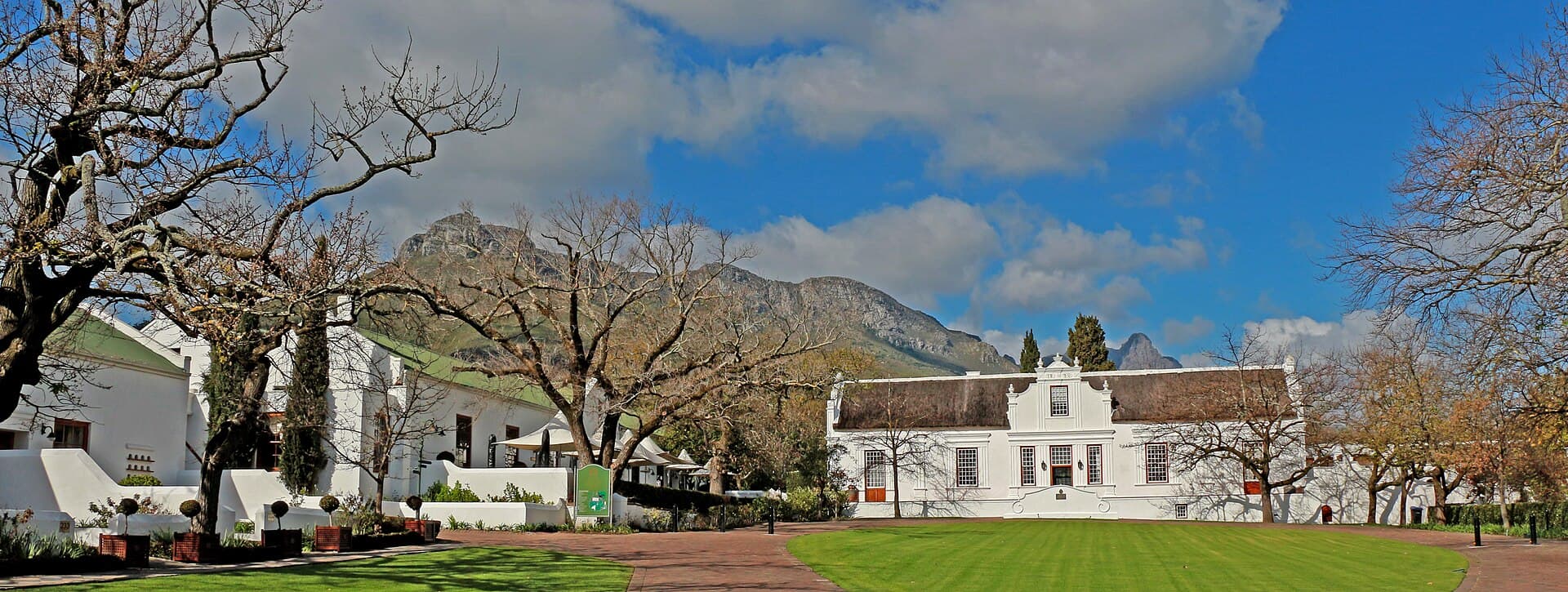 Lanzerac Hotel (via Wikimedia Commons, CC BY-SA 3.0)