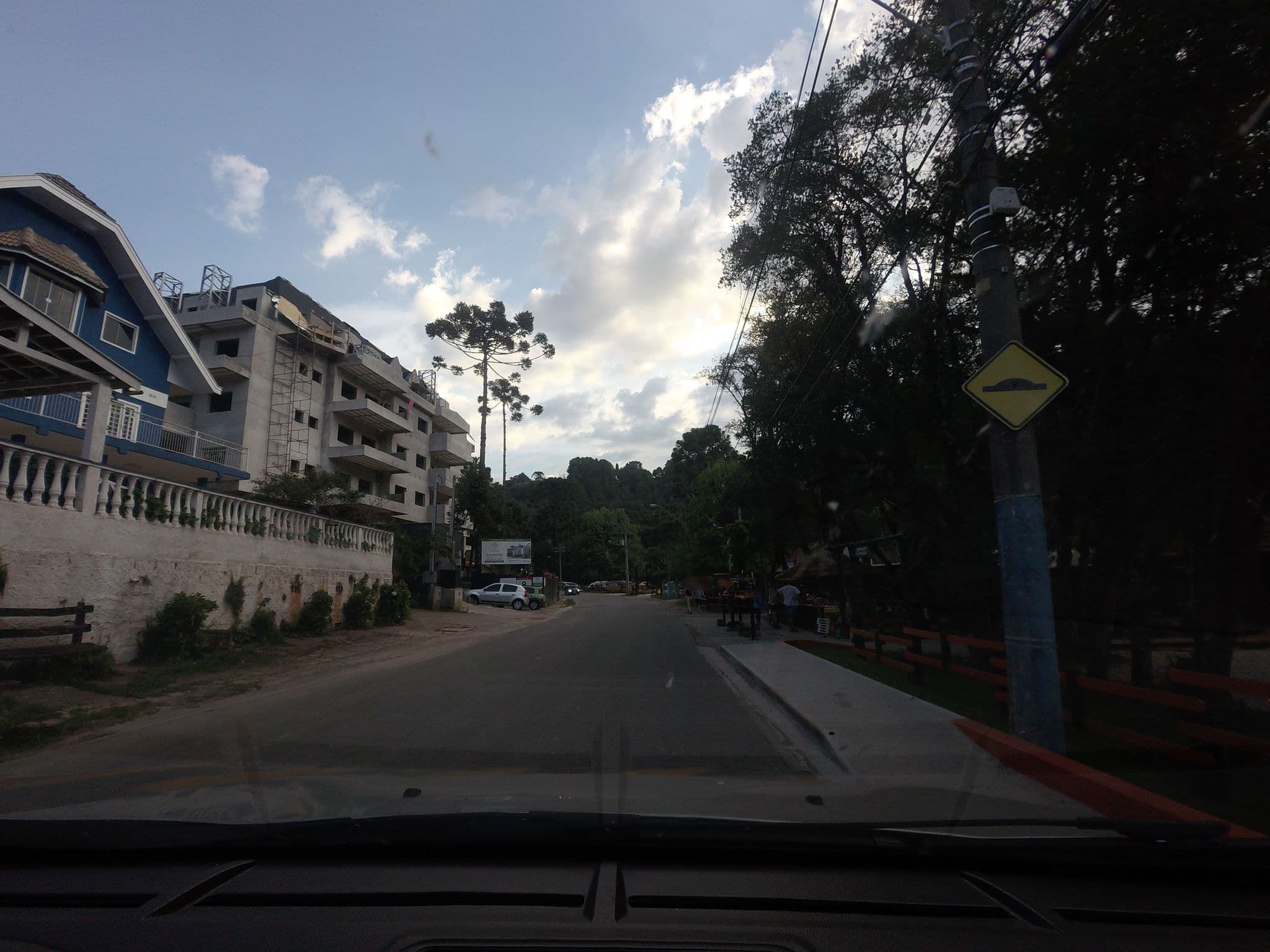 Street view near A nossa Casinha no Bosque, Campos do Jordão — © andersoal (CC BY-SA · Mapillary)