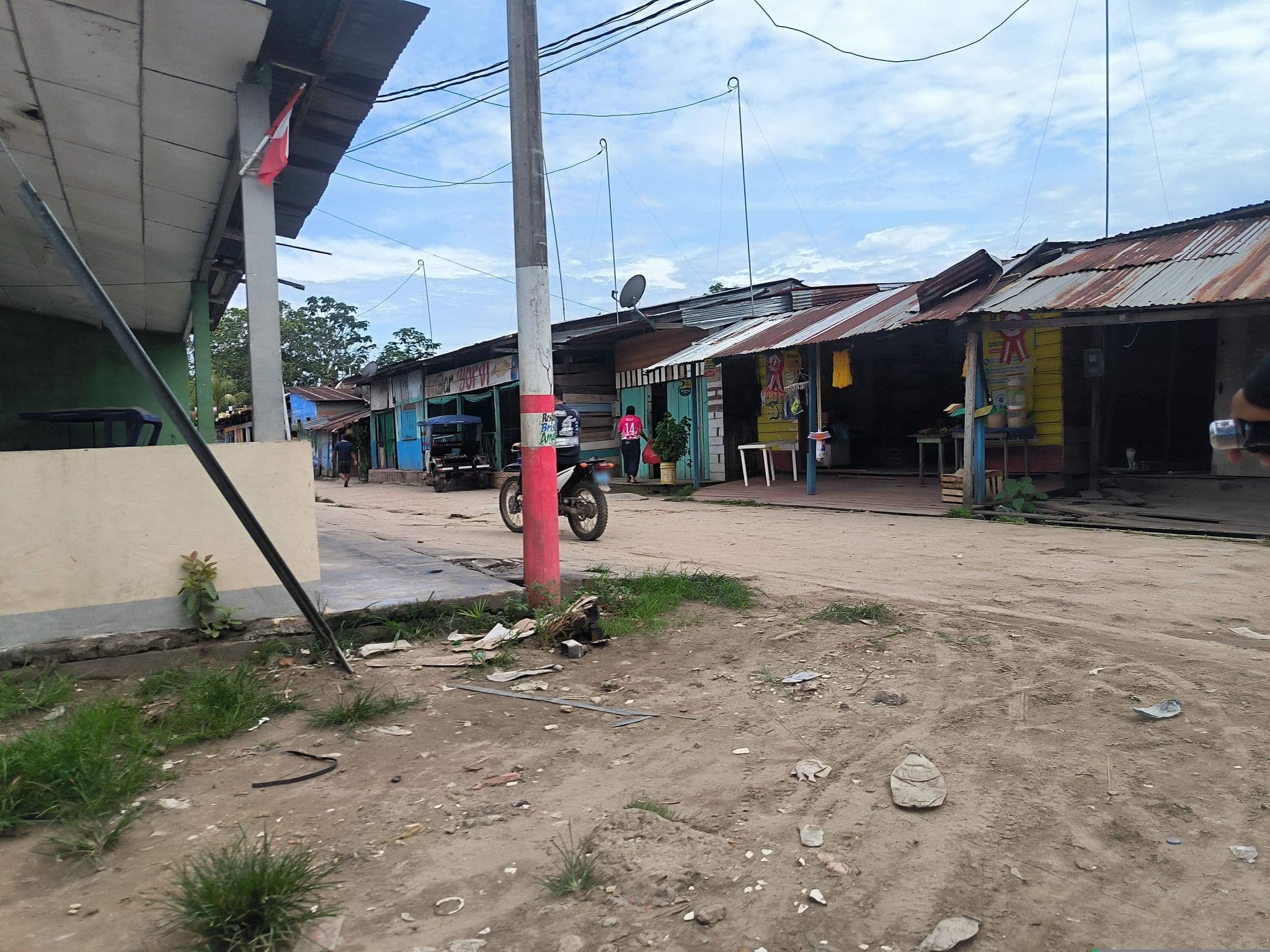 Street view near Los 3 Hermanitos, Tabatinga — © johnarupire (CC BY-SA · Mapillary)