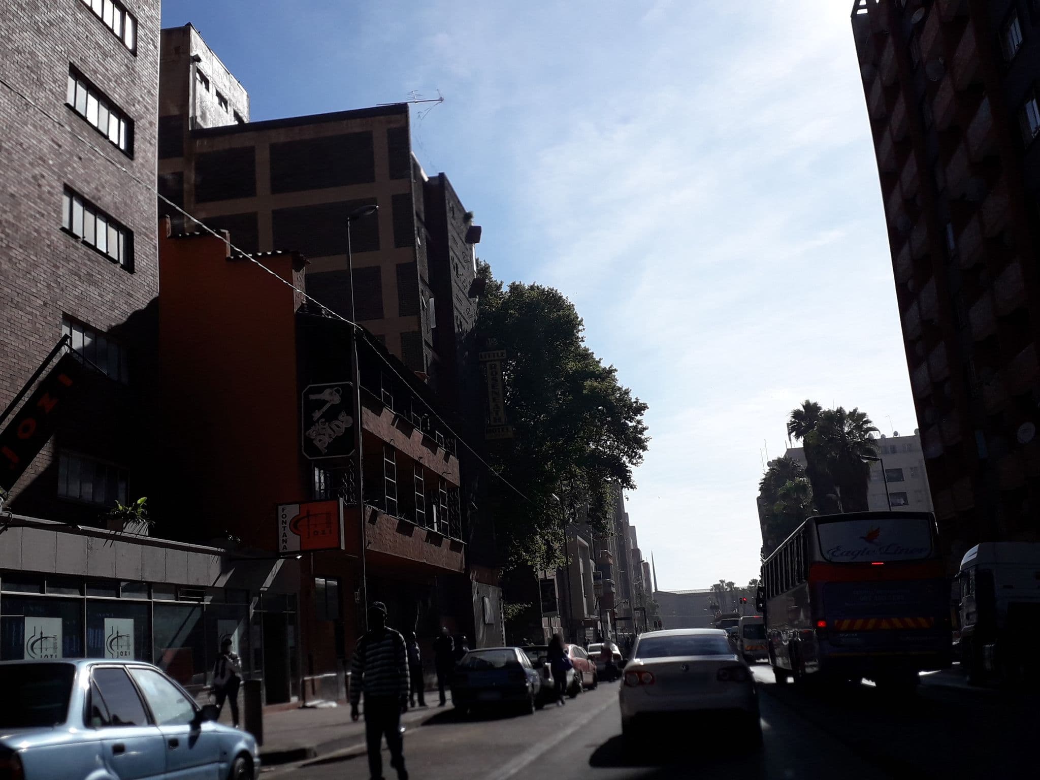 Street view near Fontana Inn, Johannesburg — © lenah (CC BY-SA · Mapillary)
