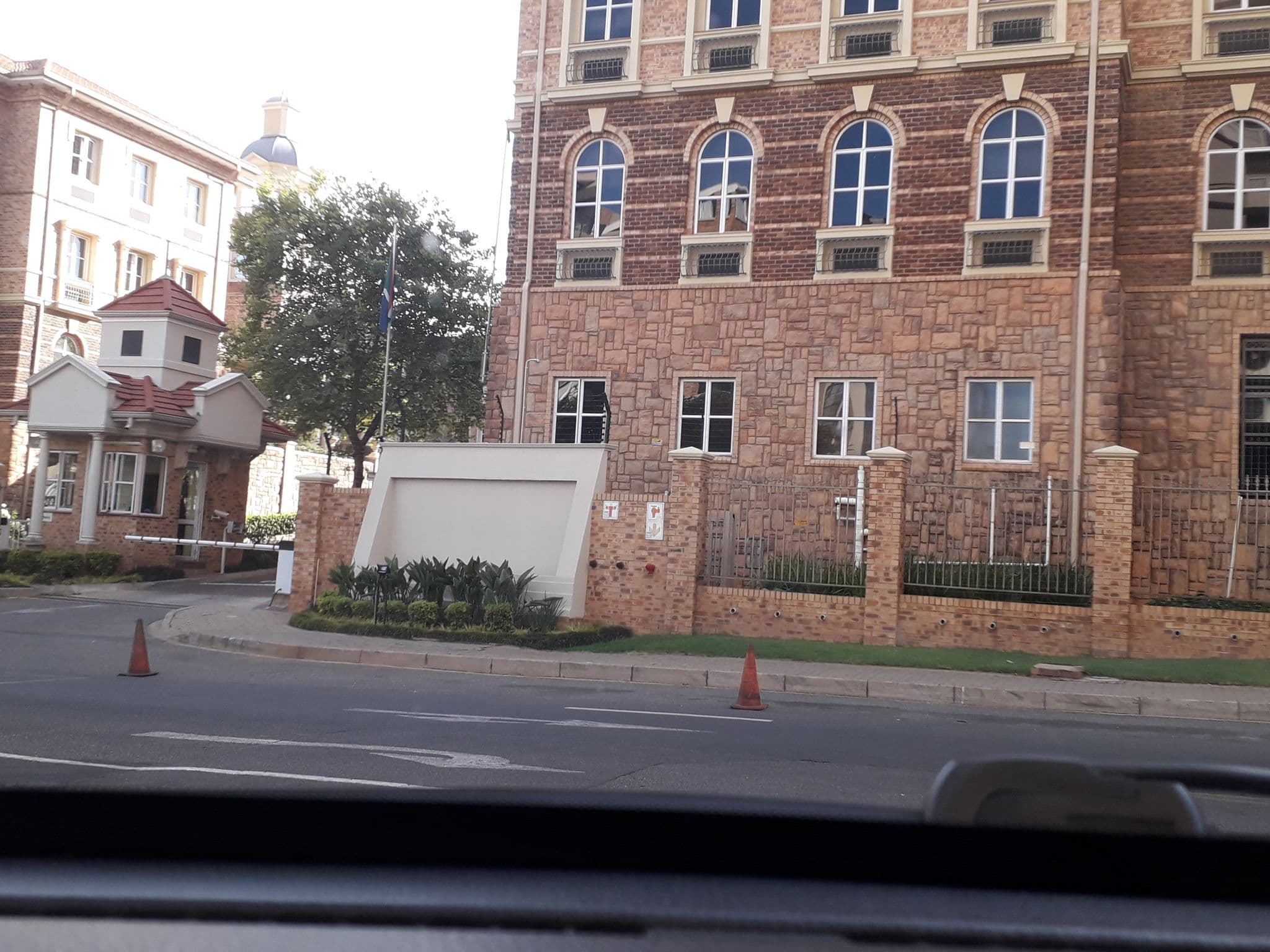 Street view near Hampton by Hilton Sandton Grayston, Alexandra — © anderson27 (CC BY-SA · Mapillary)
