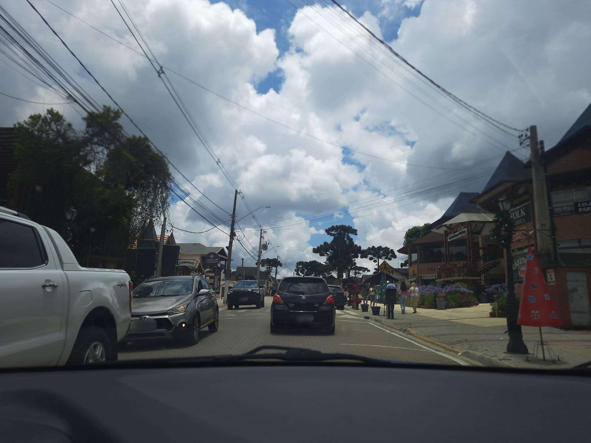 Street view near Apart Avenida Monte Verde, Monte Verde — © alemenezes (CC BY-SA · Mapillary)
