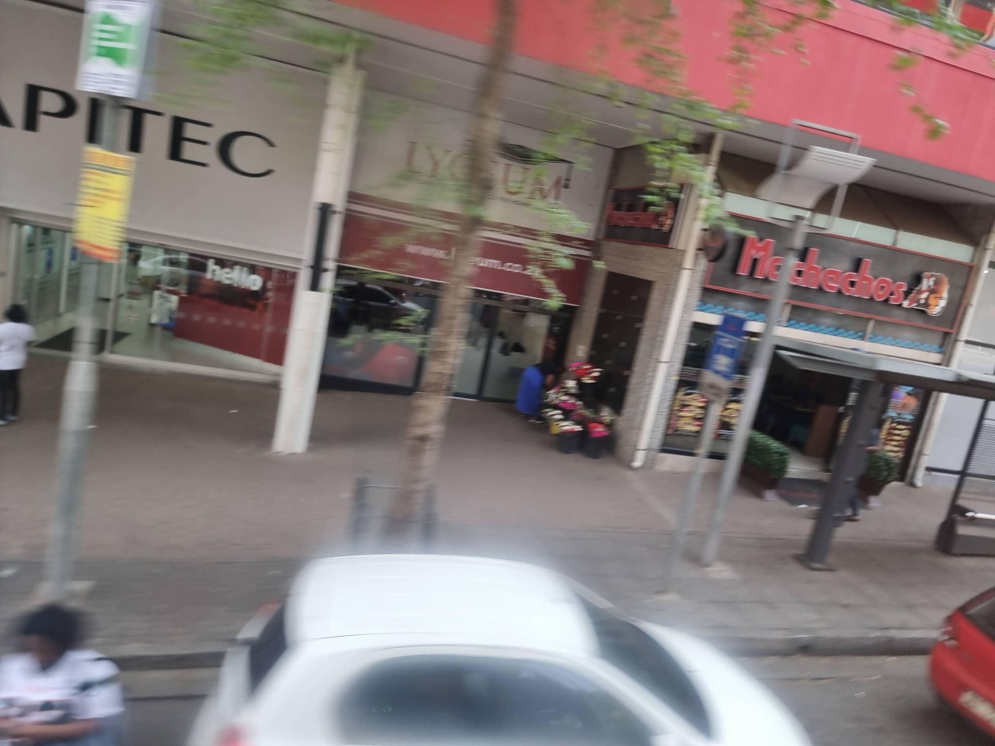 Street view near Hotel Devonshire, Johannesburg — © mapfool (CC BY-SA · Mapillary)