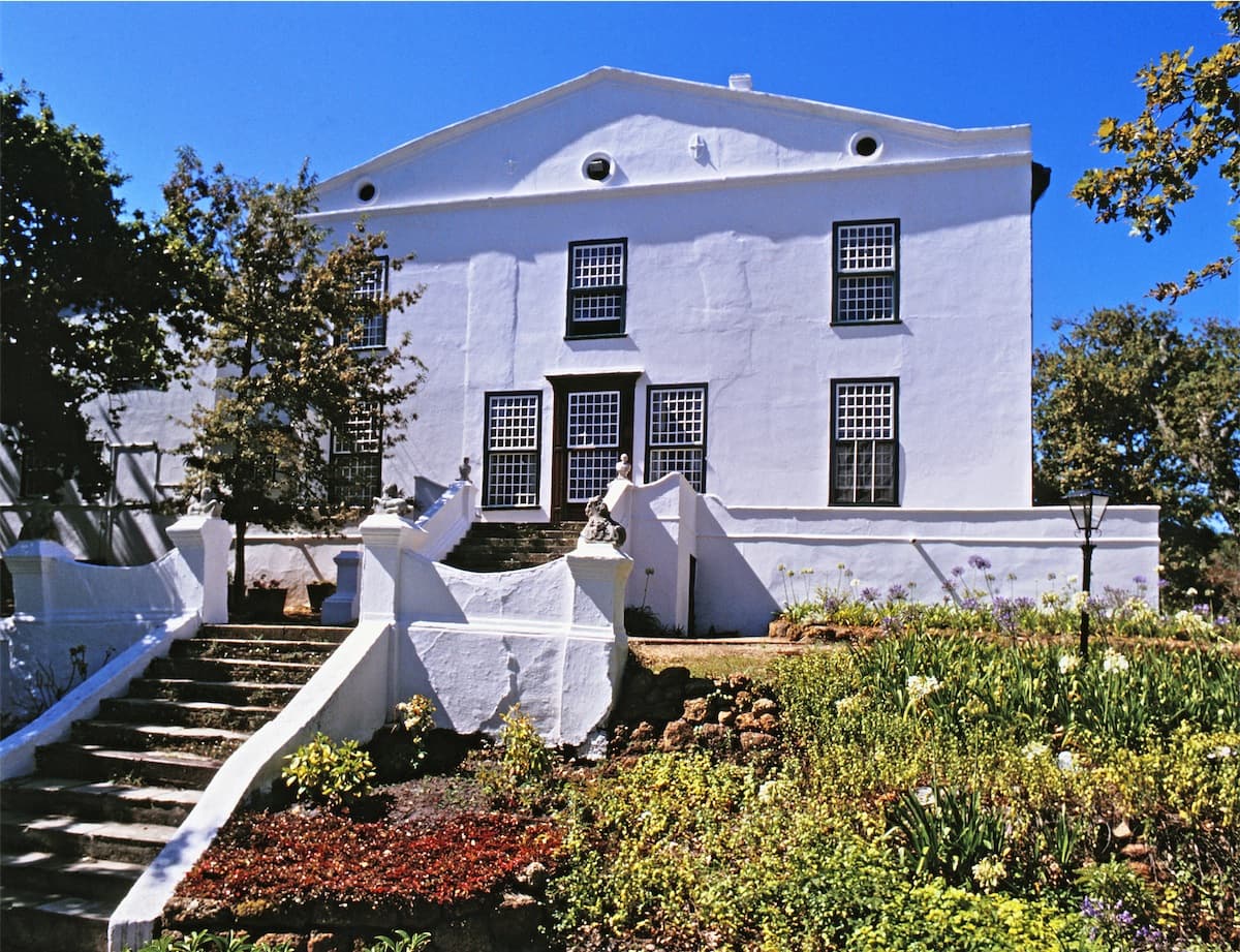 The Alphen Boutique Hotel and Spa (via Wikimedia Commons, CC BY-SA 3.0)