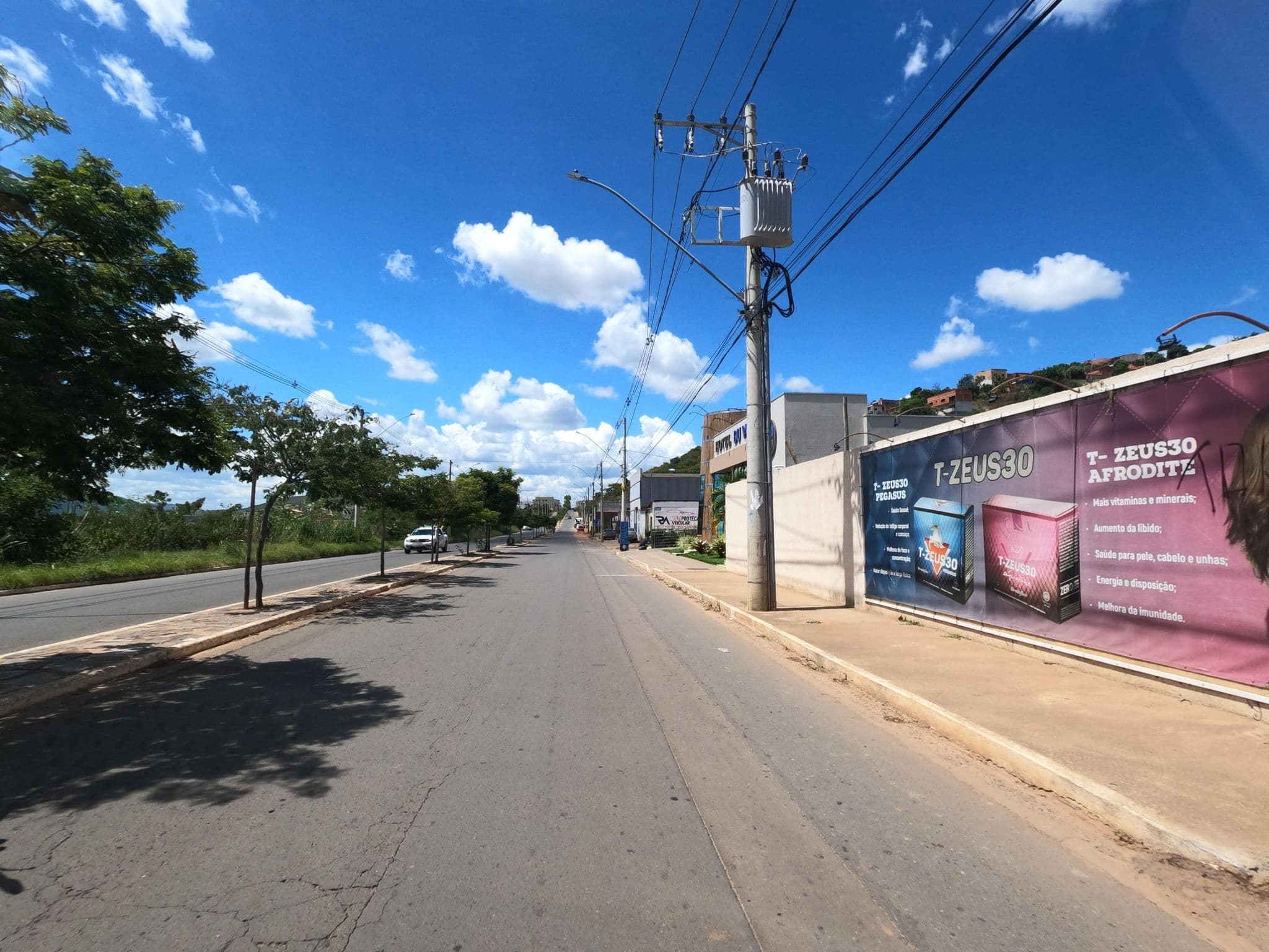 Street view near Hotel Du Vale, Salinas — © MuitoAlemdasFronteiras (CC BY-SA · Mapillary)