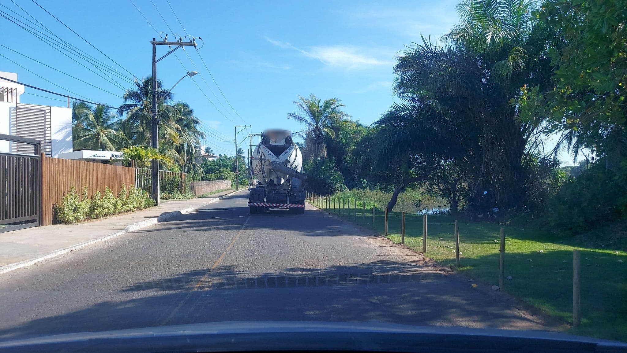 Street view near Itacimirim Summer House, Dias d'Ávila — © georgenqueiroz (CC BY-SA · Mapillary)