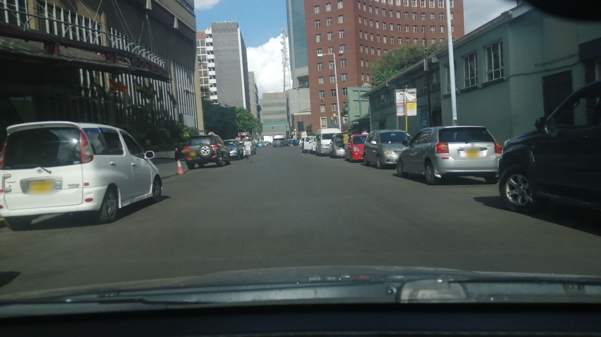 Street view near Monomatapa Hotel, Harare — © sadombaj (CC BY-SA · Mapillary)