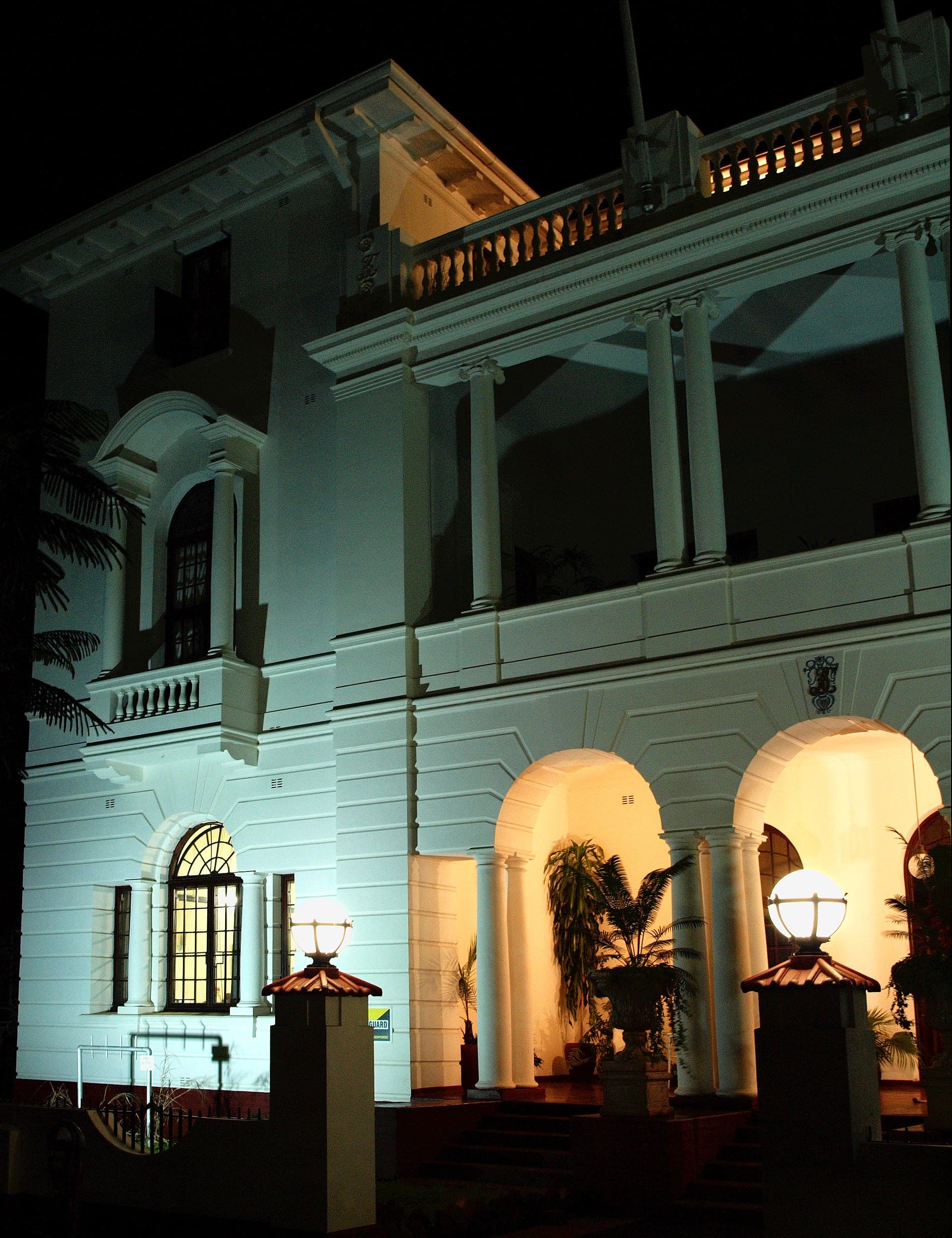 Bulawayo Club (via Wikimedia Commons, CC BY-SA 3.0)