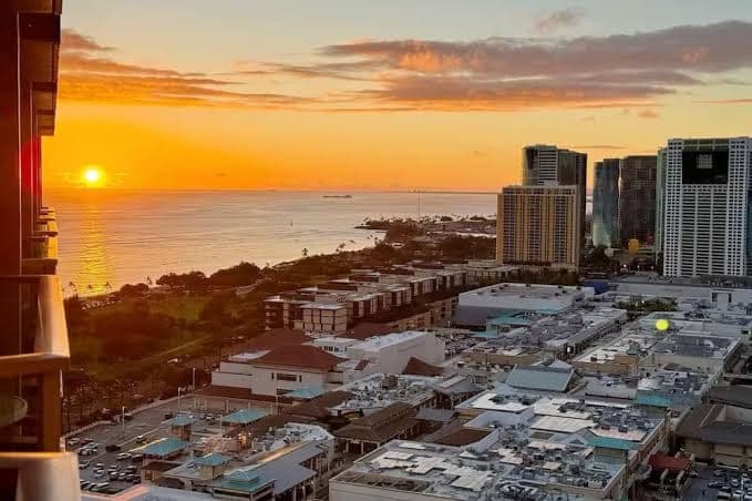 High FL-31st Ala Moana Hotel Premium Double Room with Partial Ocean Views, Hotel in Ala Moana