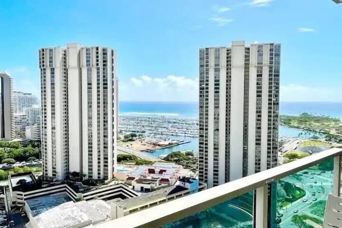 Ala Moana Hotel 24FL Ocean View Renovated - Studio, Hotel in Ala Moana