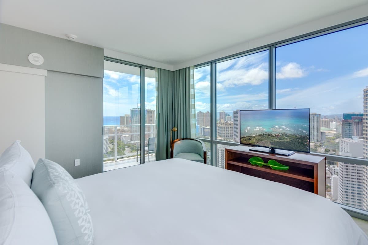 Real Select Vacations at the Ritz-Carlton Waikiki, Hotel in Waikīkī