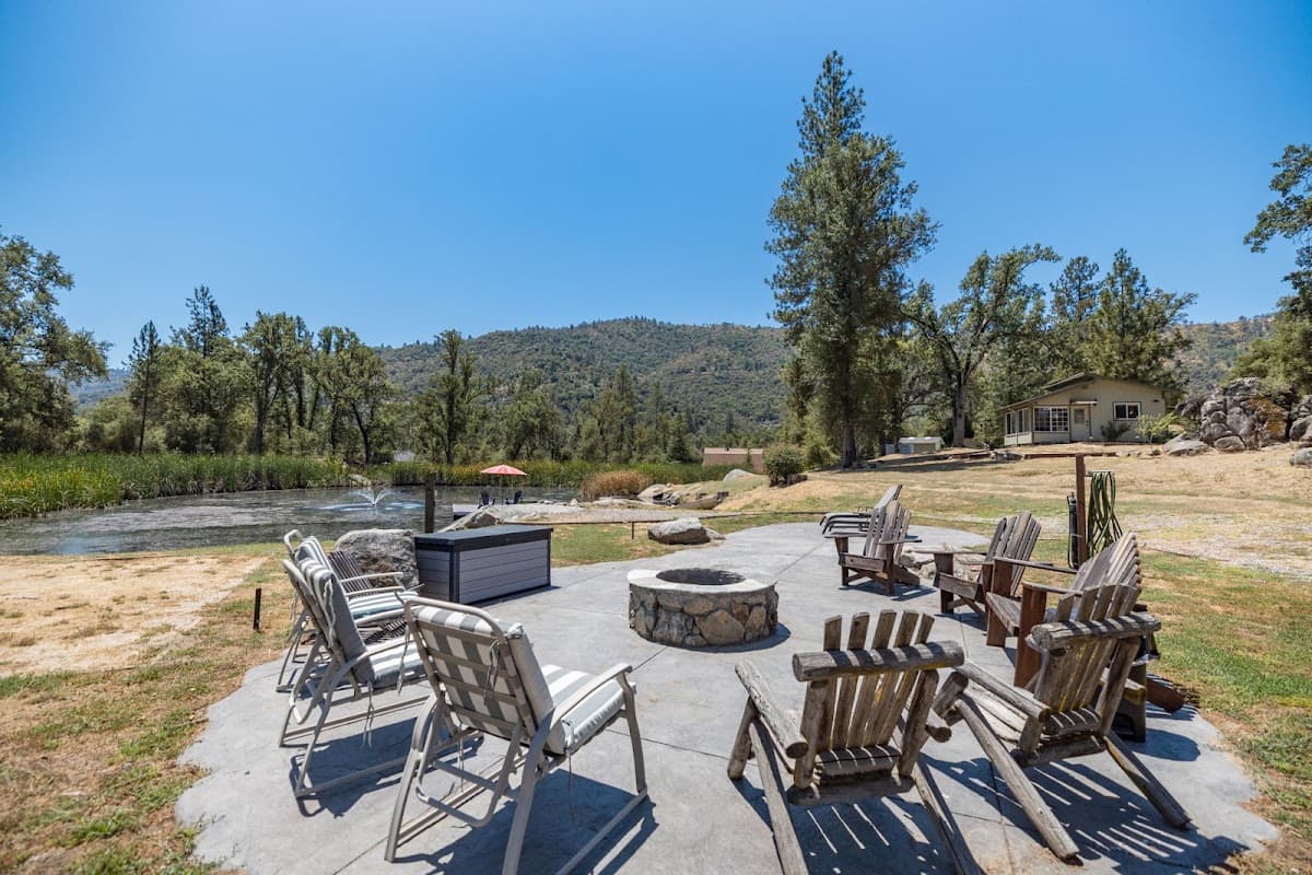 Riverbend Retreat, Hotel in Ahwahnee
