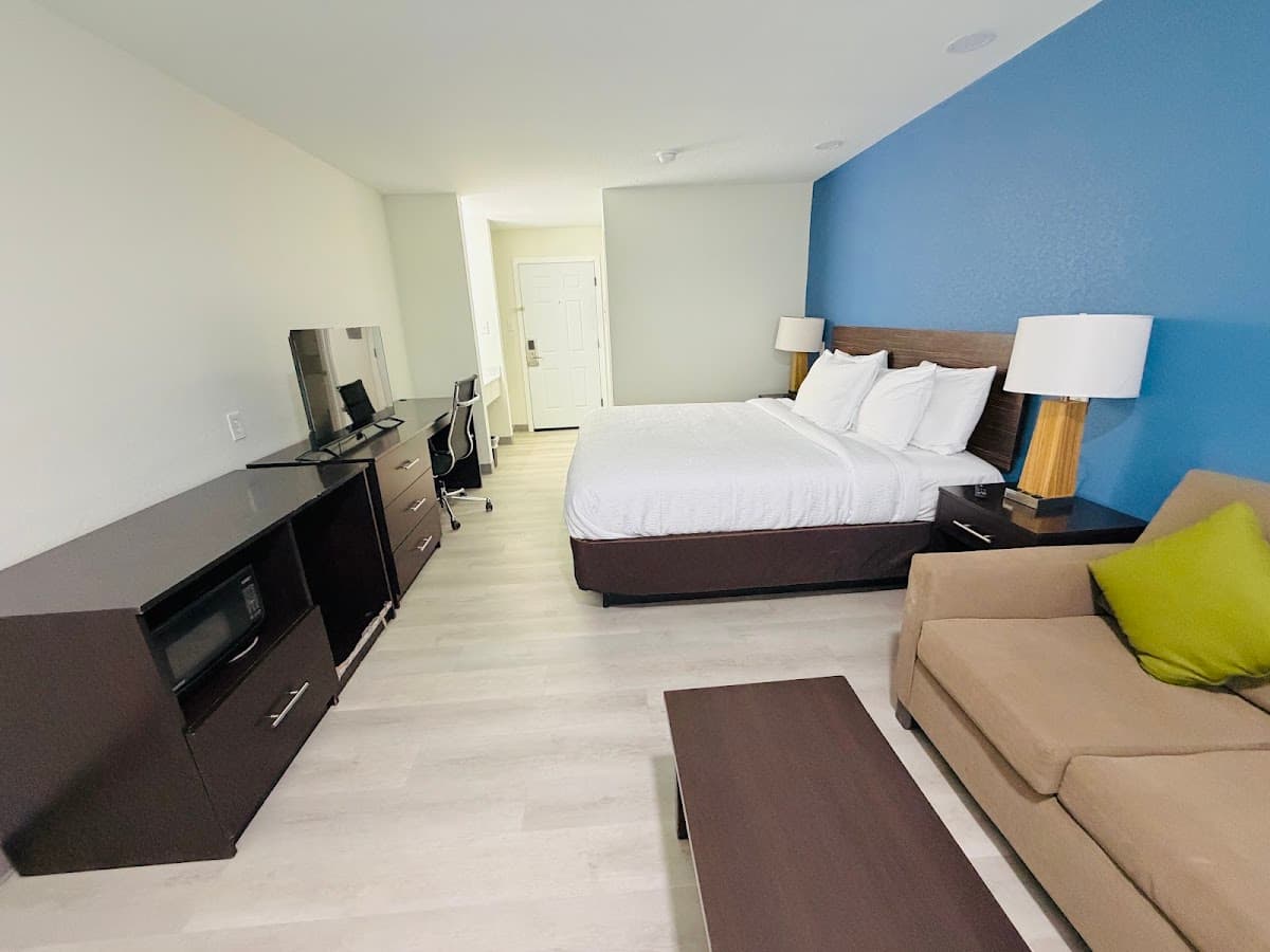 Hallmark Inn & Suites Newly Renovated Rooms San Antonio Northeast, Hotel in Kirby