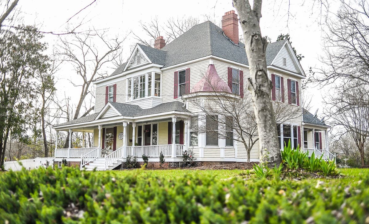 The 1891 Inn Bed and Breakfast, Bed & Breakfast in Albemarle