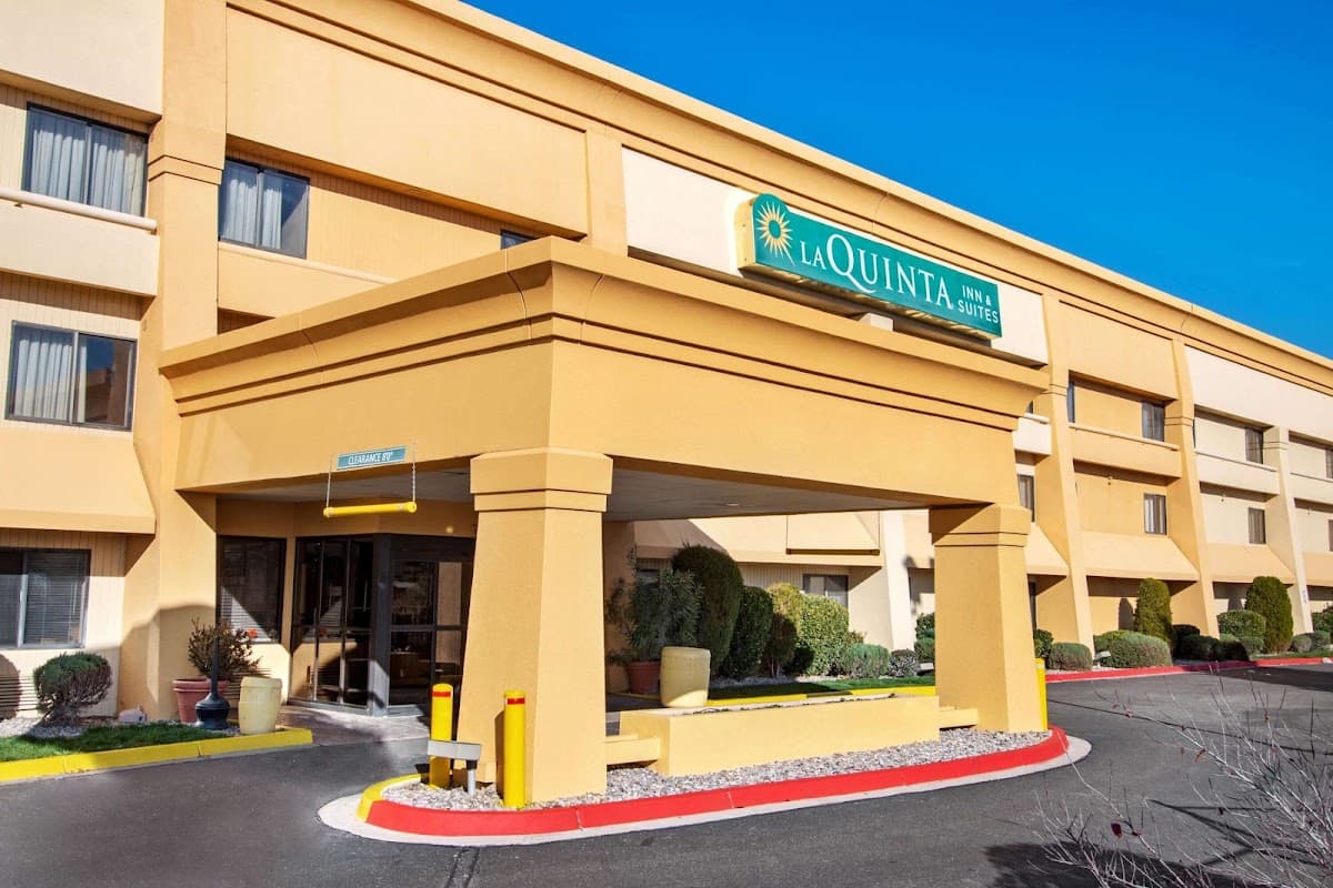 La Quinta Inn & Suites by Wyndham Albuquerque Journal Ctr NW, Hotel in North Valley