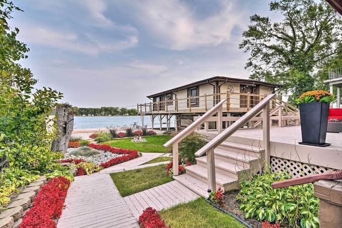 Riverfront Algonac Home w/ Shared Backyard!, Hotel in Algonac